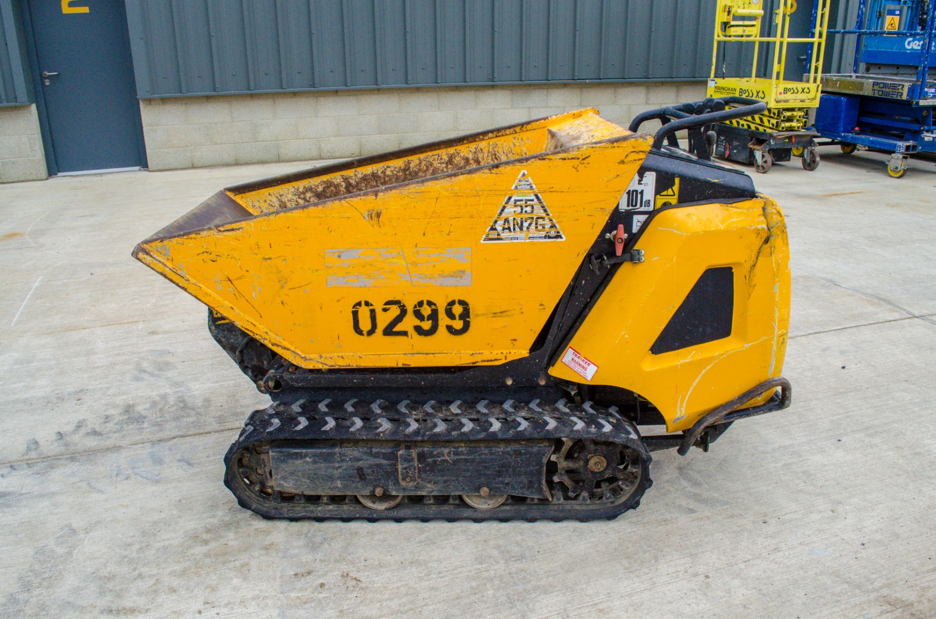 JCB HTD-5 500kg rubber tracked hi-tip dumper Year: 2016 S/N: 1593498 0299 - Image 8 of 16