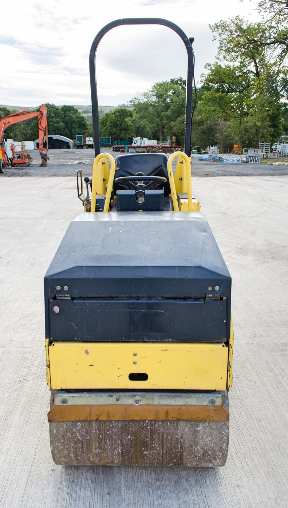 Bomag BW80 ADH-2 double drum ride on roller Year: 2006 S/N: 426292 Recorded Hours: 00084 RTD038 - Image 5 of 17