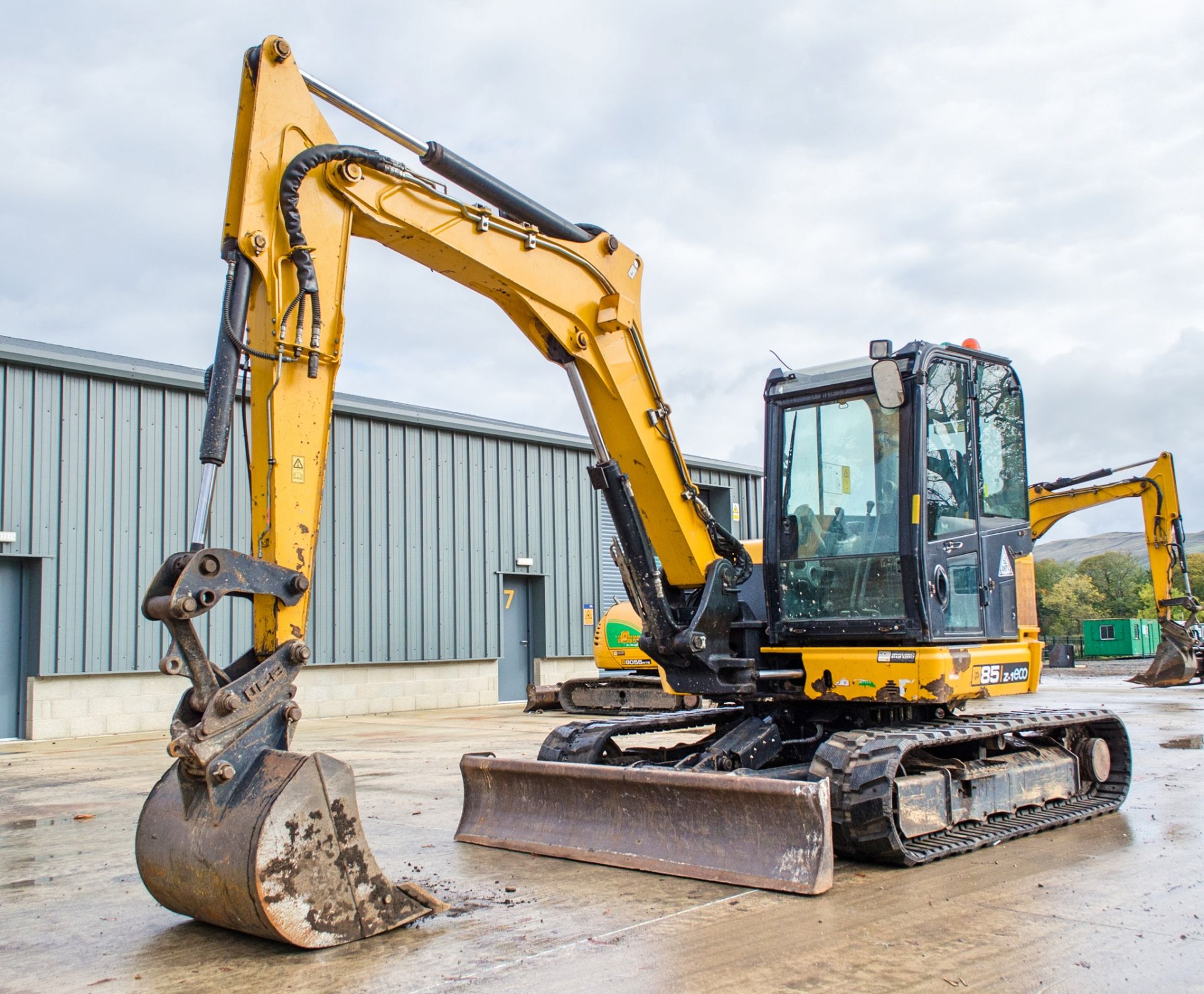 JCB 85Z-1 Eco 8.5 tonne rubber tracked excavator Year: 2016 S/N: 2249351 Recorded Hours: 3765 blade,
