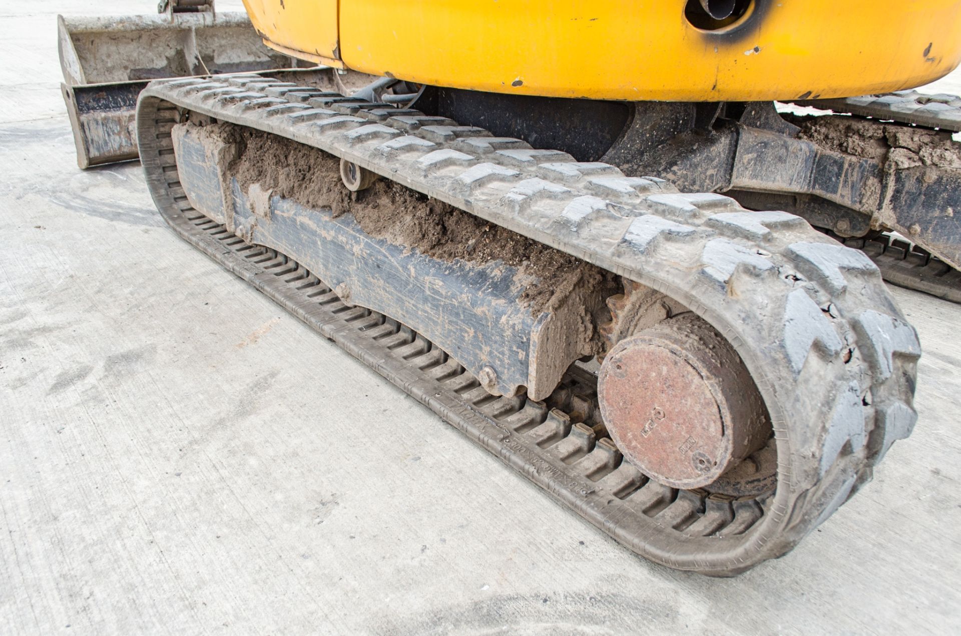 JCB 8025 ZTS 2.5 tonne zero tail swing rubber tracked mini excavator Year: 2013 S/N: 2226194 - Image 8 of 20