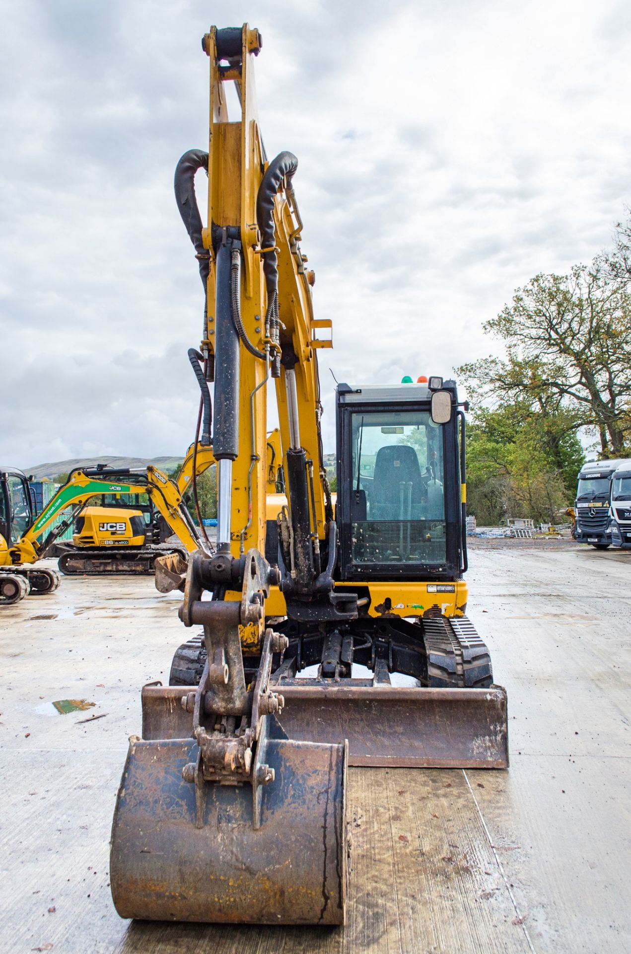 JCB 85Z-1 Eco 8.5 tonne rubber tracked excavator Year: 2016 S/N: 2249351 Recorded Hours: 3765 blade, - Image 5 of 22