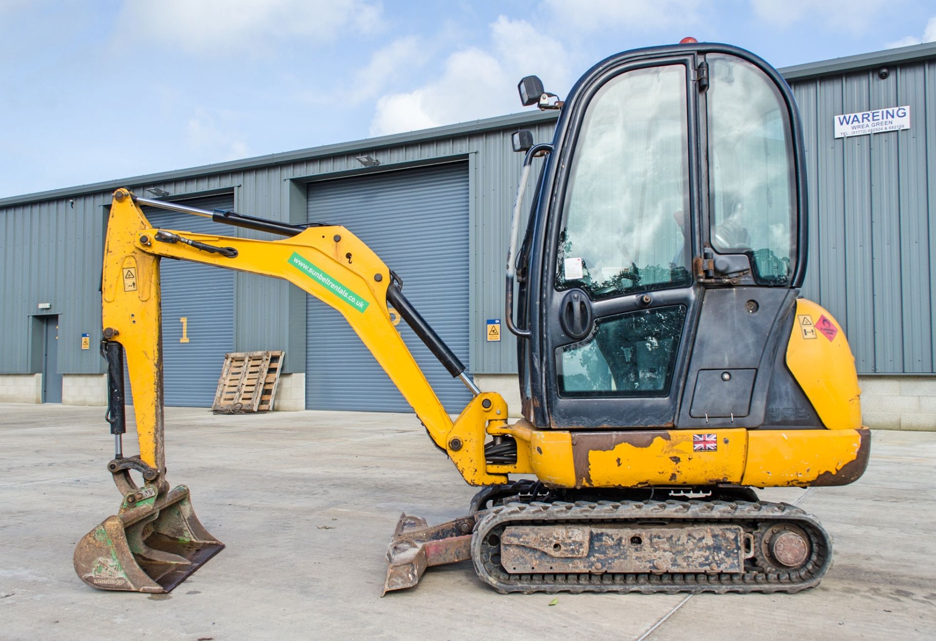 JCB 8016 1.5 tonne rubber tracked mini excavator Year: 2015 S/N: 2071782 Recorded Hours: 1915 blade, - Image 7 of 22