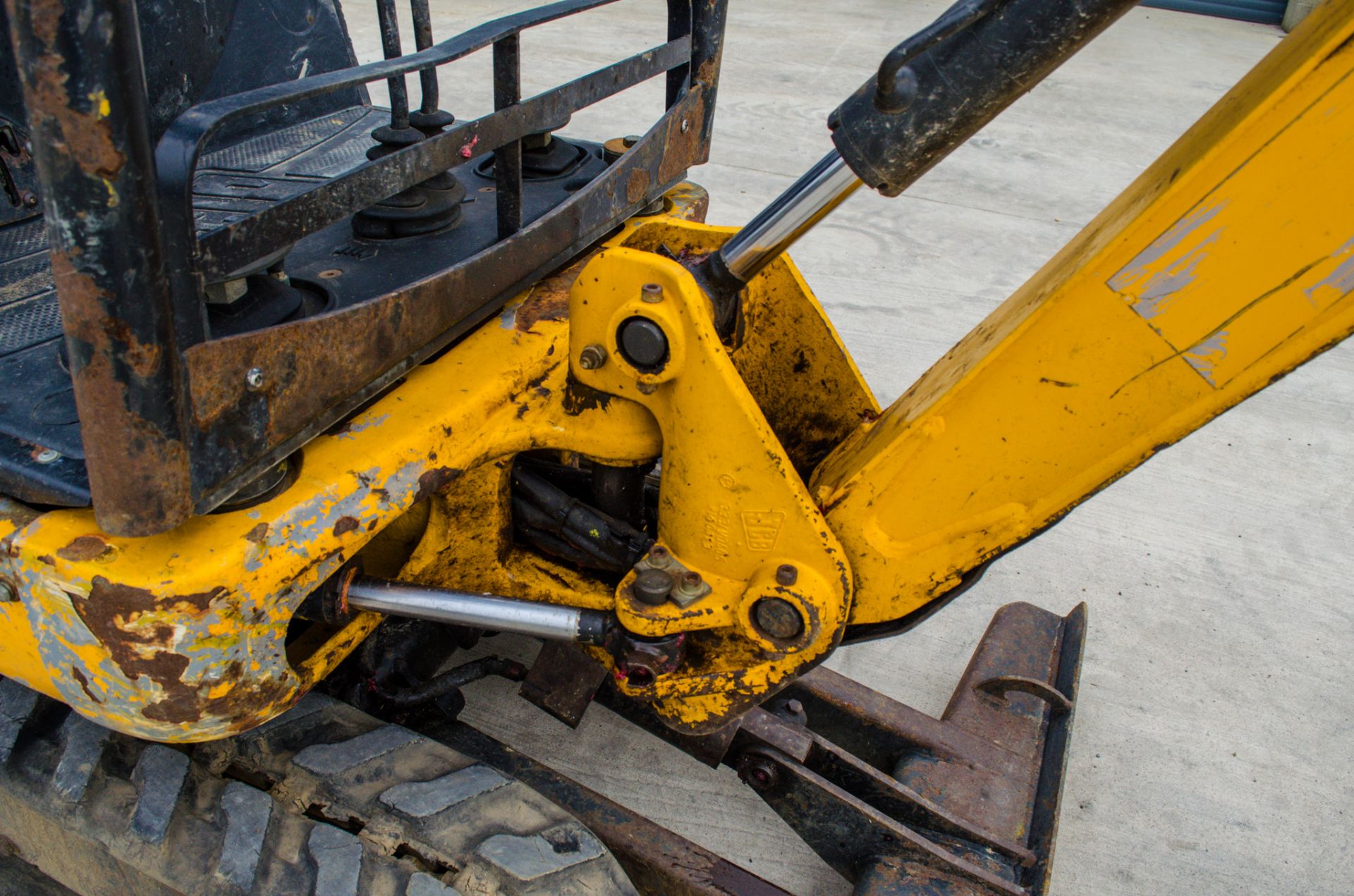 JCB 8014 1.4 tonne rubber tracked mini excavator Year: 2013 S/N: Recorded Hours: 2479 piped, blade & - Image 14 of 22