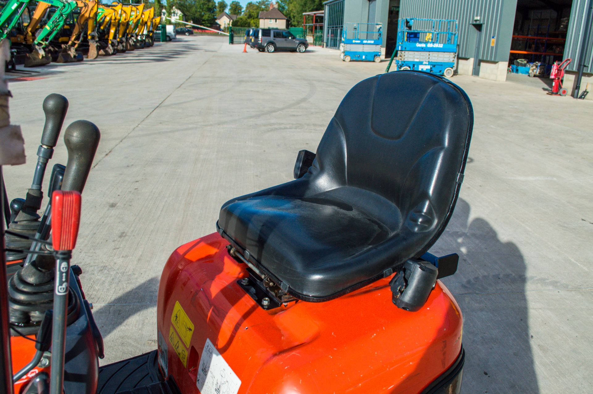 Kubota K008-3 0.8 tonne rubber tracked mini excavator Year: 2018 S/N: 31082 Recorded Hours: 801 - Image 17 of 20