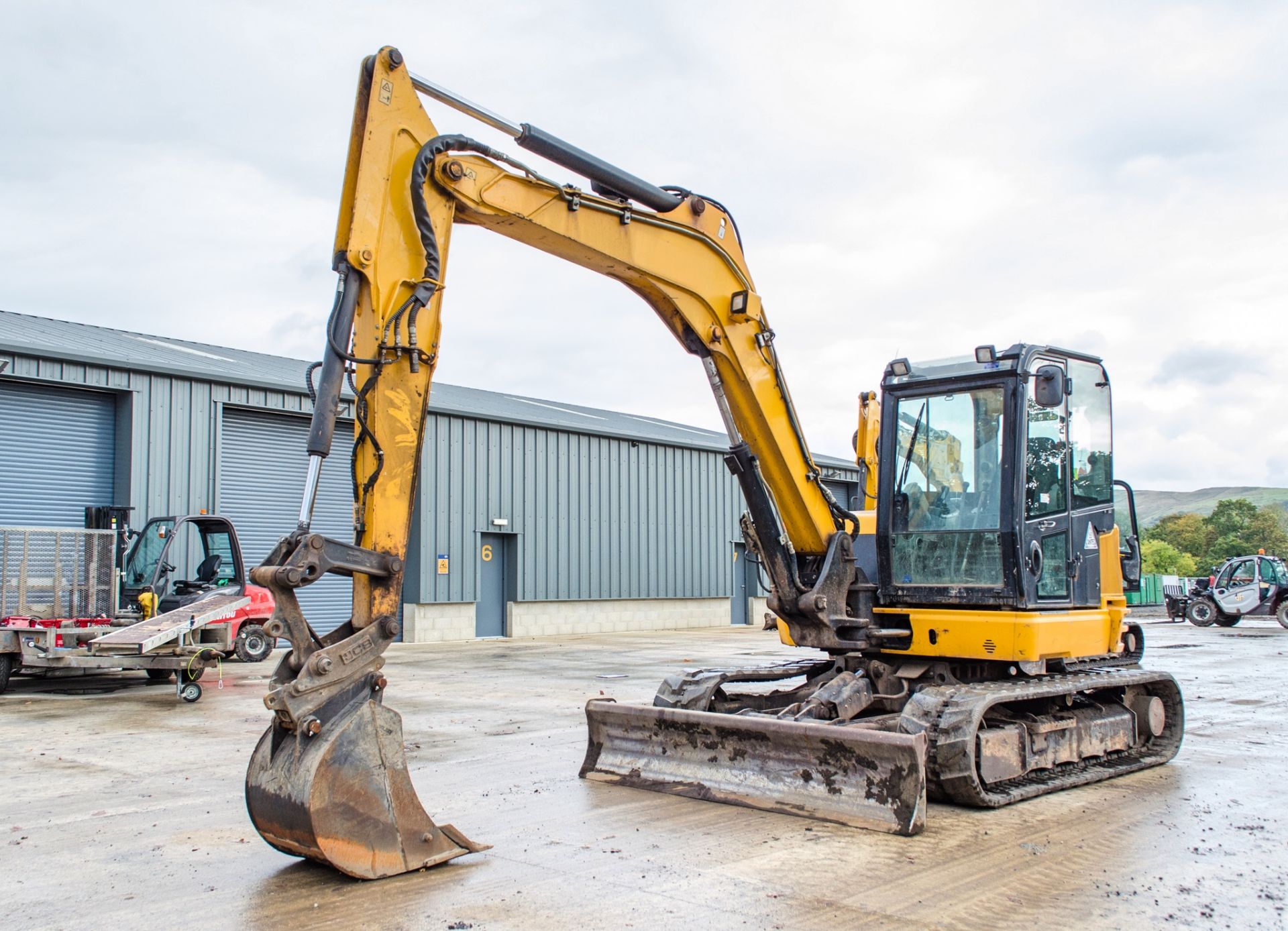 JCB 86C-1 Eco 8.5 tonne rubber tracked excavator Year: 2016 S/N: 2250290 Recorded Hours: 4734 blade,