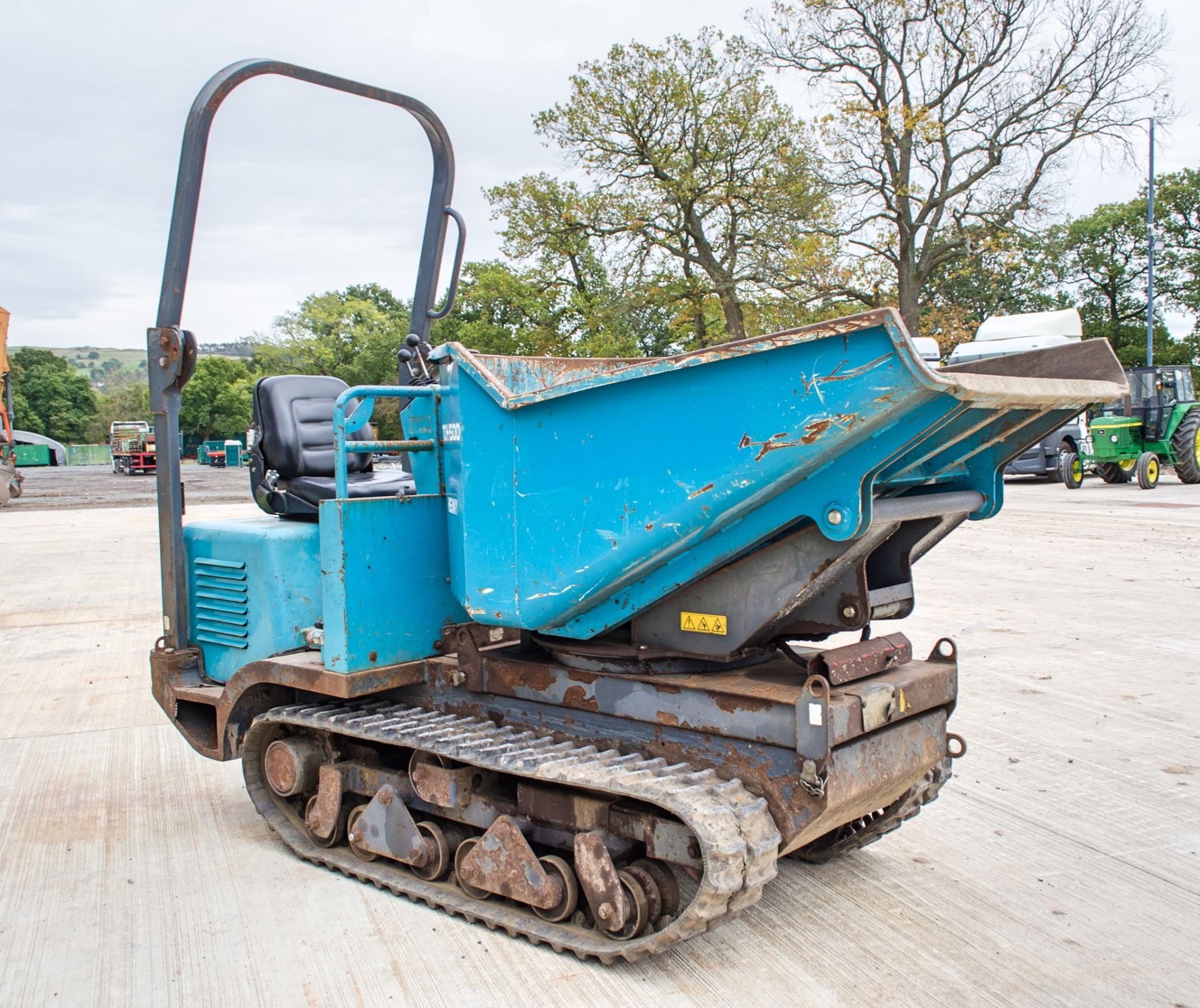 Messeri TCH1500 1.5 tonne rubber tracked swivel skip dumper Year: 2012 S/N: C1002300 Recorded Hours: - Image 2 of 18