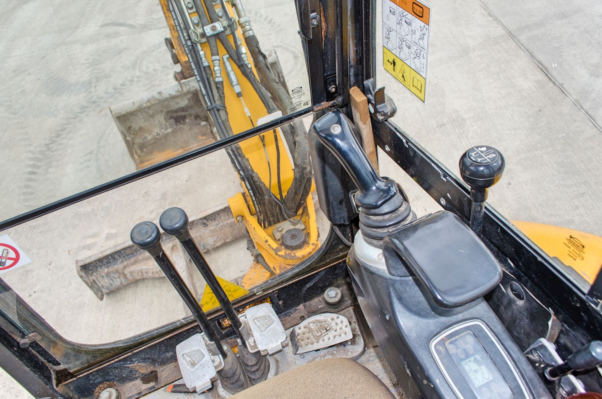 JCB 8025 ZTS 2.5 tonne zero tail swing rubber tracked mini excavator Year: 2013 S/N: 2226194 - Image 18 of 20