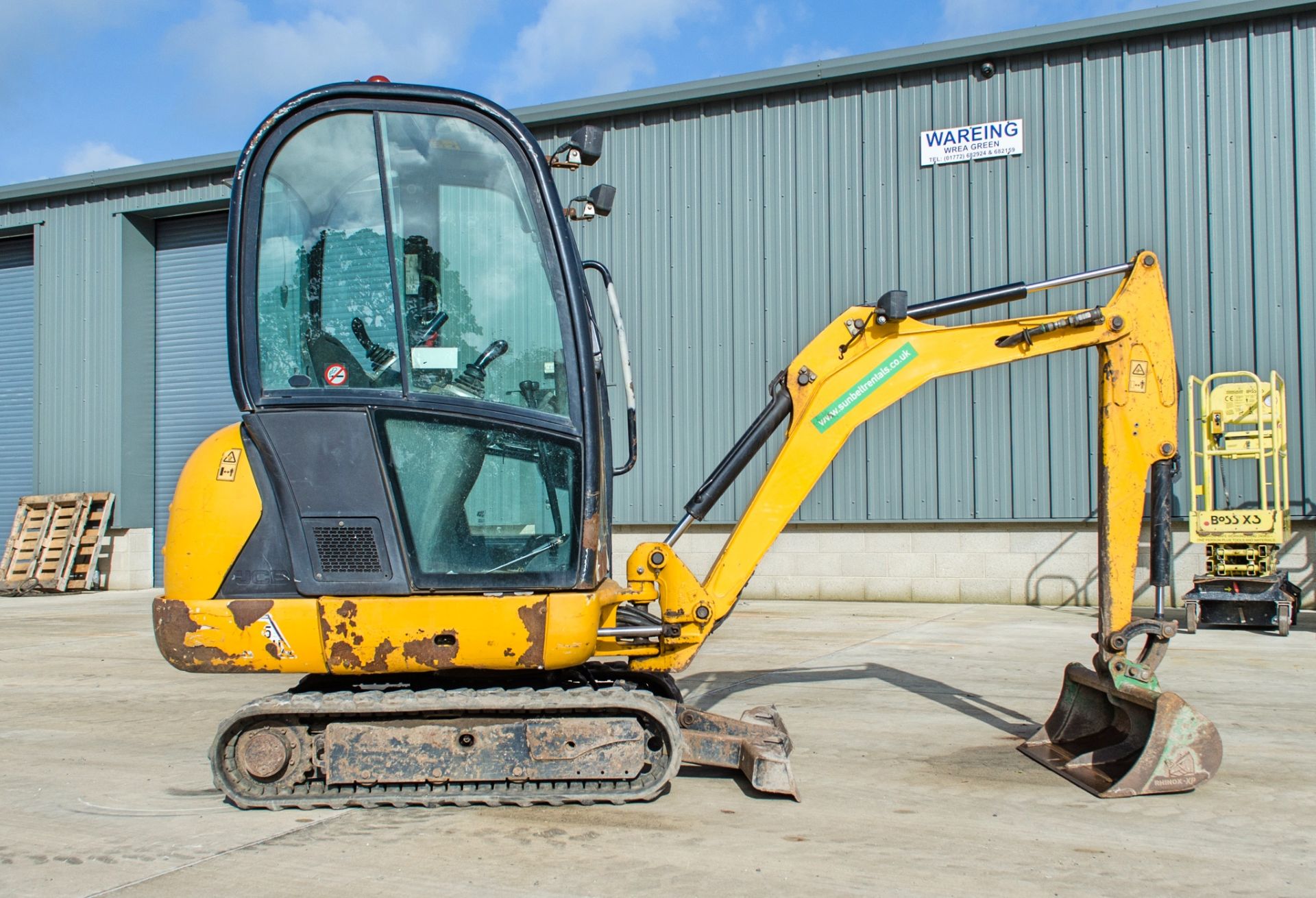 JCB 8016 1.5 tonne rubber tracked mini excavator Year: 2015 S/N: 2071782 Recorded Hours: 1915 blade, - Image 8 of 22