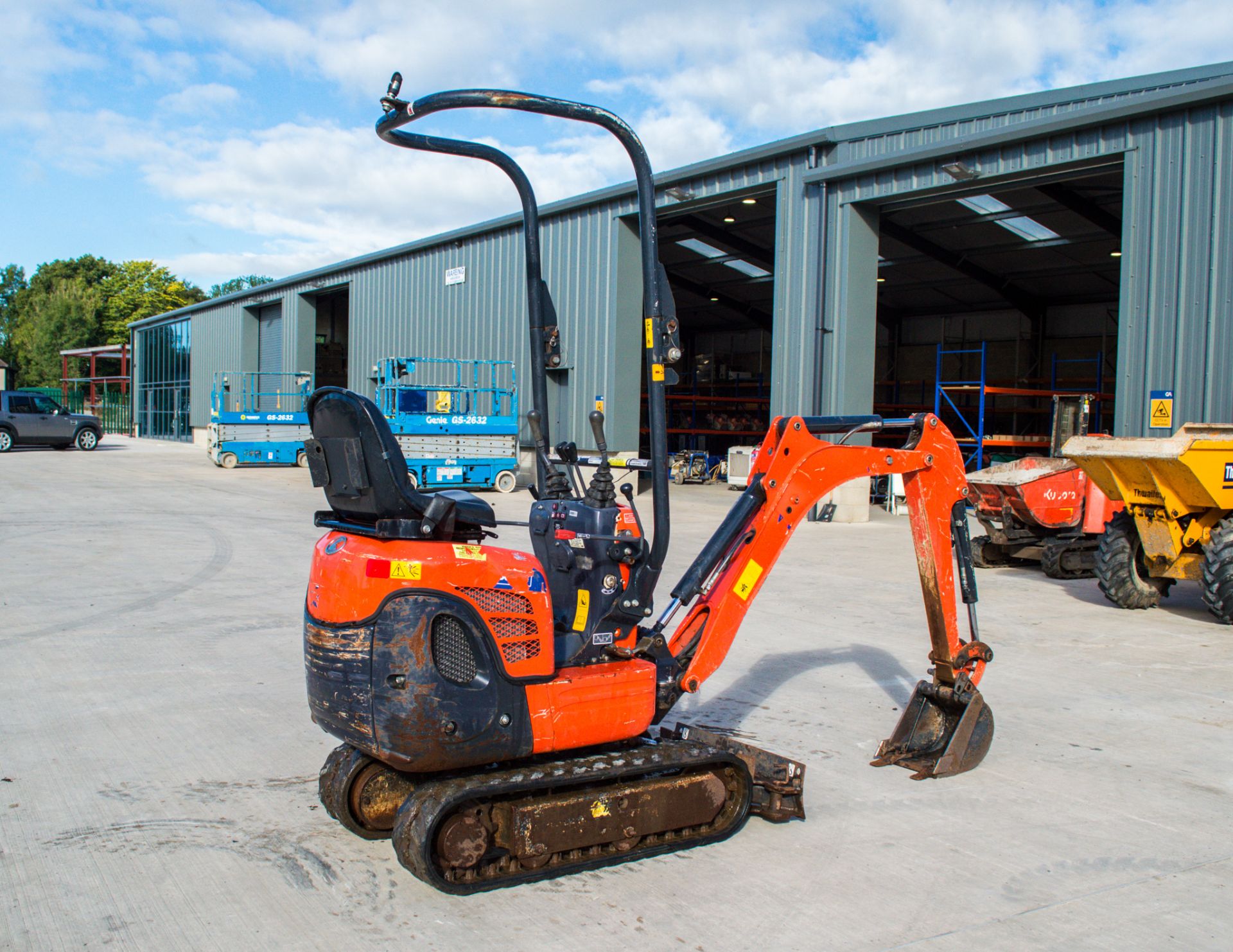 Kubota K008-3 0.8 tonne rubber tracked micro excavator Year: 2018 S/N: 30712 Recorded Hours: 837 - Image 4 of 20