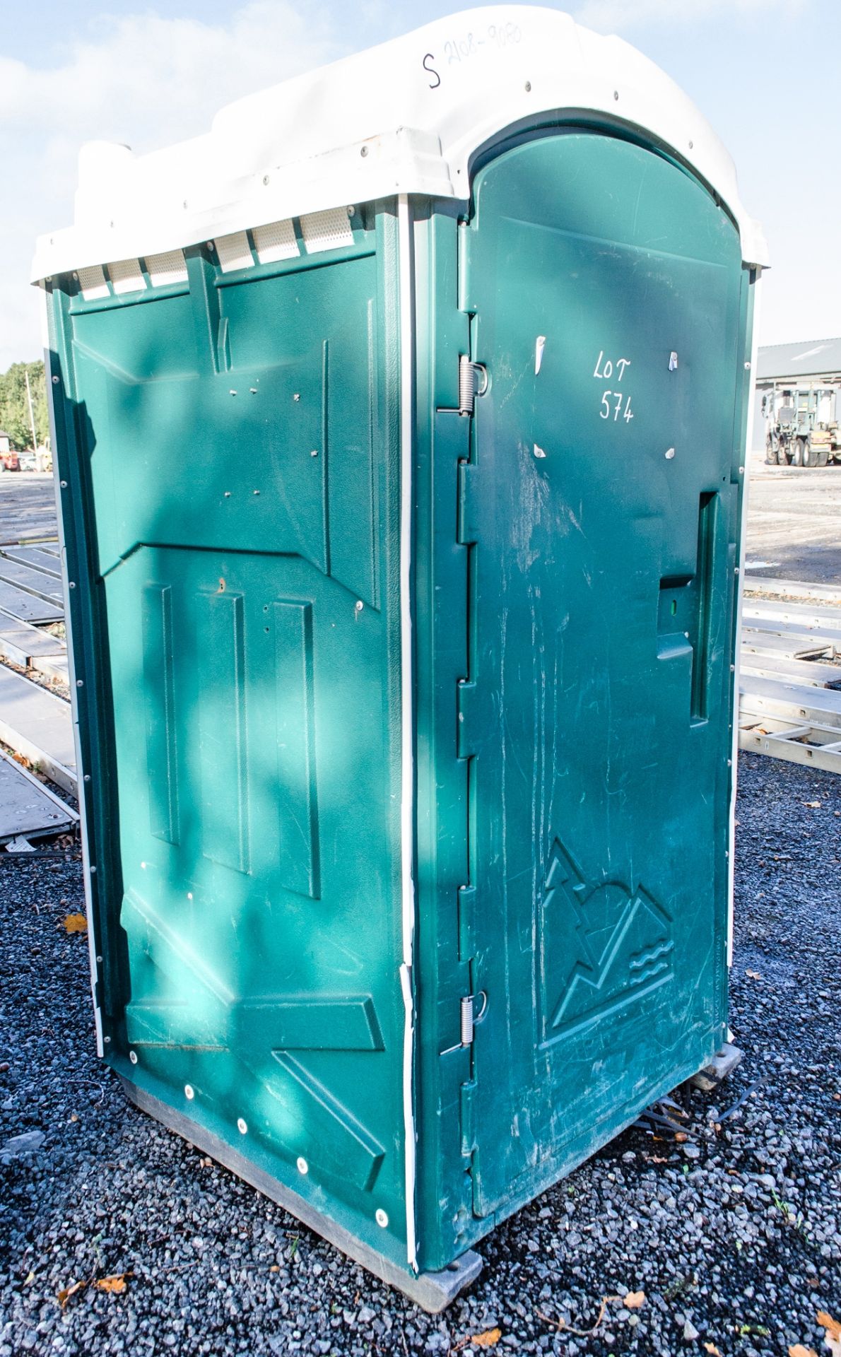 Plastic portable toilet 21089080