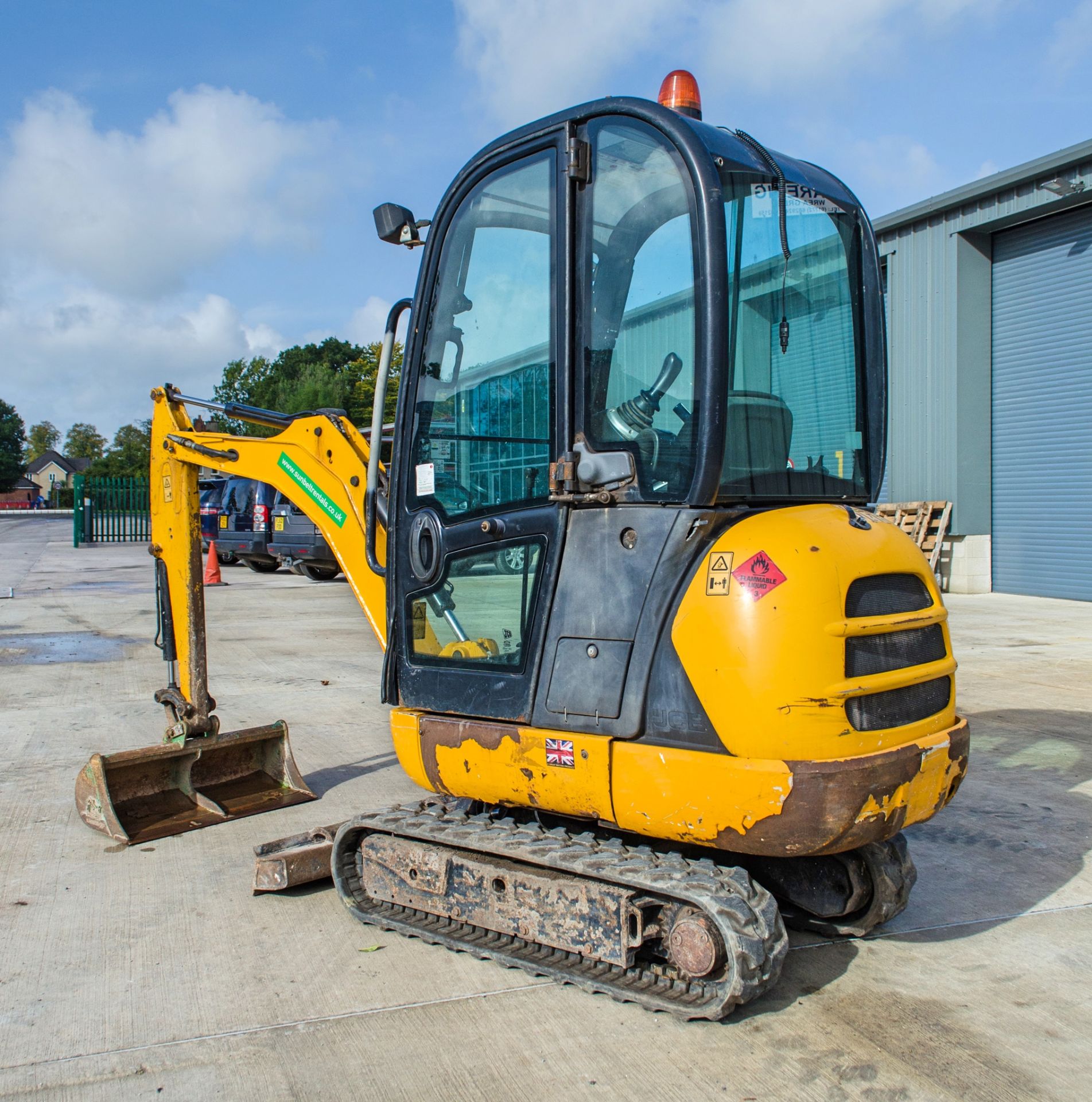 JCB 8016 1.5 tonne rubber tracked mini excavator Year: 2015 S/N: 2071782 Recorded Hours: 1915 blade, - Image 3 of 22