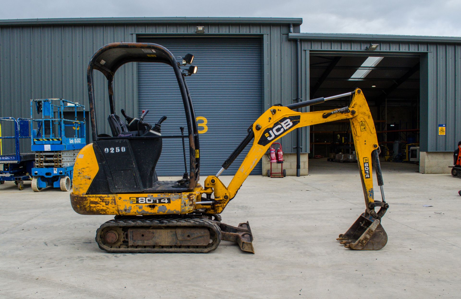 JCB 8014 1.4 tonne rubber tracked mini excavator Year: 2013 S/N: Recorded Hours: 2479 piped, blade & - Image 7 of 22