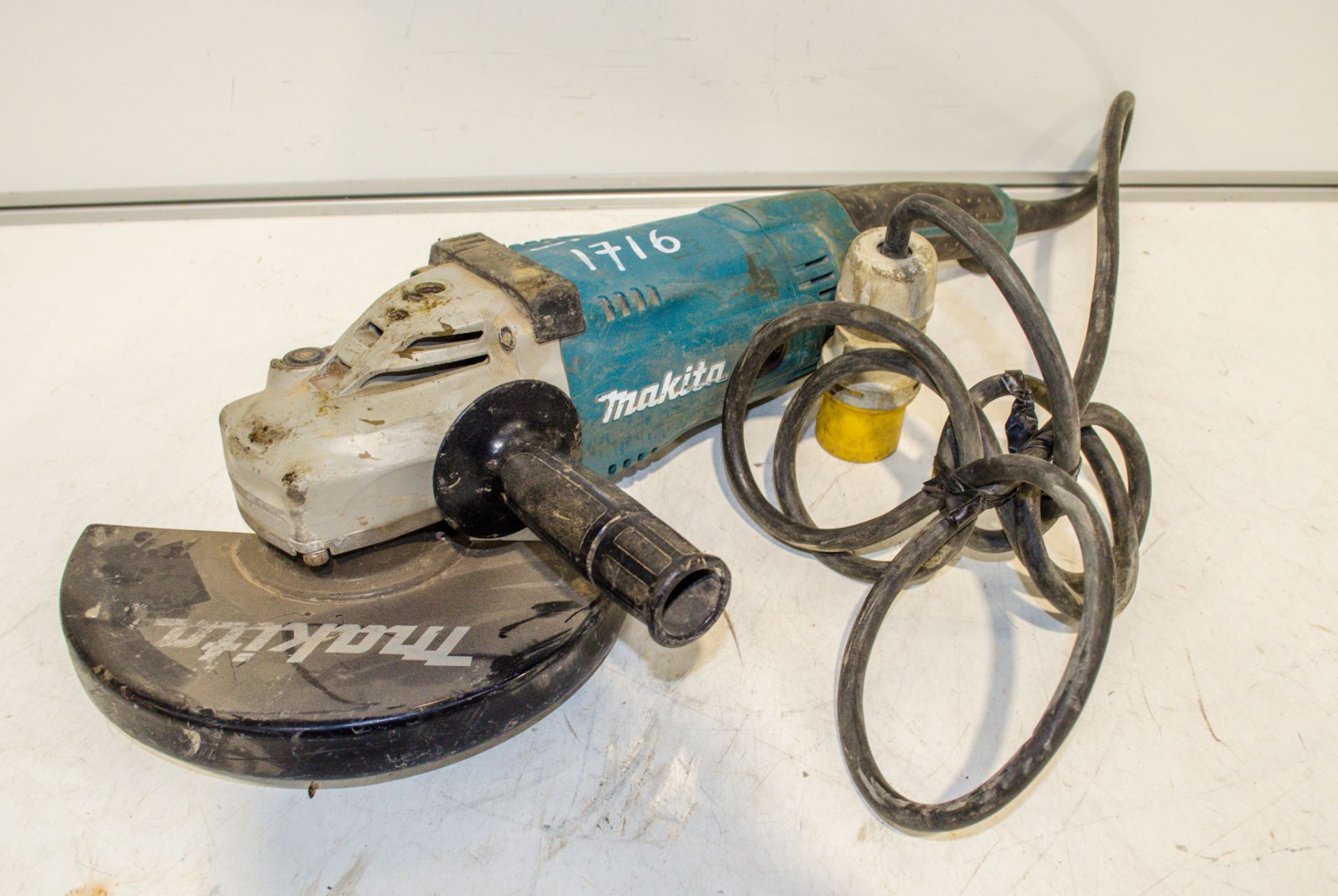 Makita GA9020 110v 230mm angle grinder