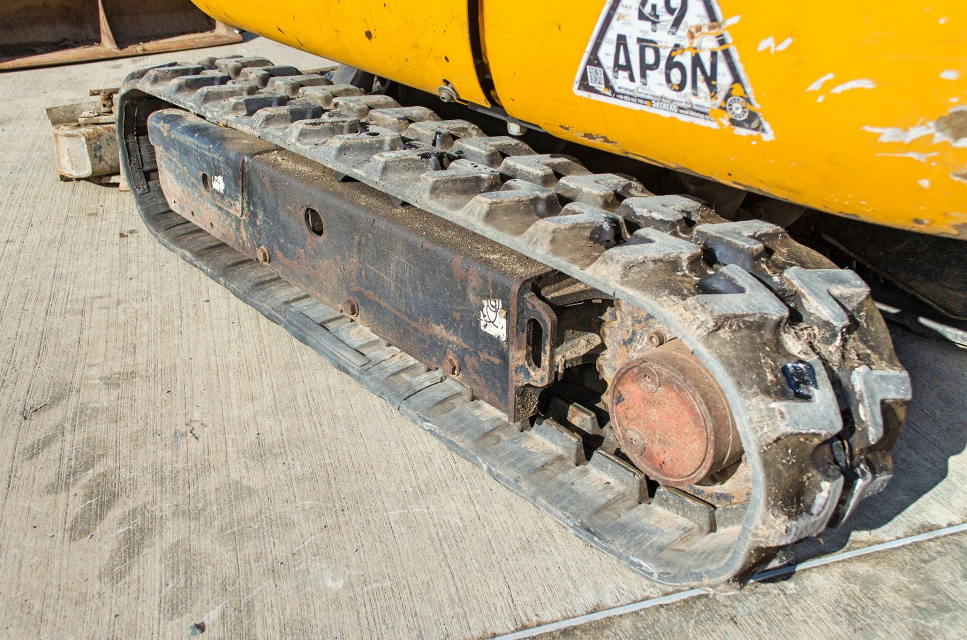 JCB 8018 1,5 tonne rubber tracked mini excavator Year: 2016 S/N: 2497642 Recorded Hours: 1718 blade, - Image 9 of 24