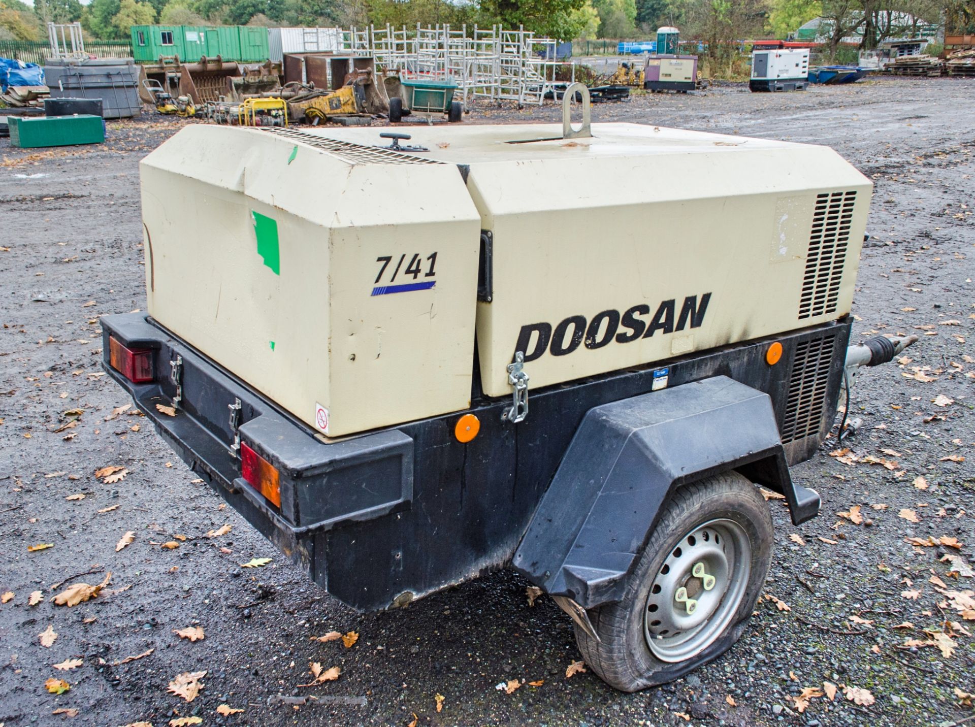 Doosan 741 diesel driven fast tow mobile air compressor Year: 2016 S/N: 434155 Recorded Hours: - Image 2 of 7