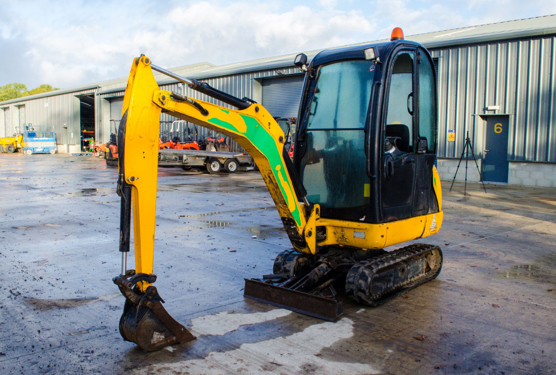 JCB 8018 CTS 1.8 tonne rubber tracked mini excavator  Year: 2016 S/N: 2497615 Recorded Hours: 1424