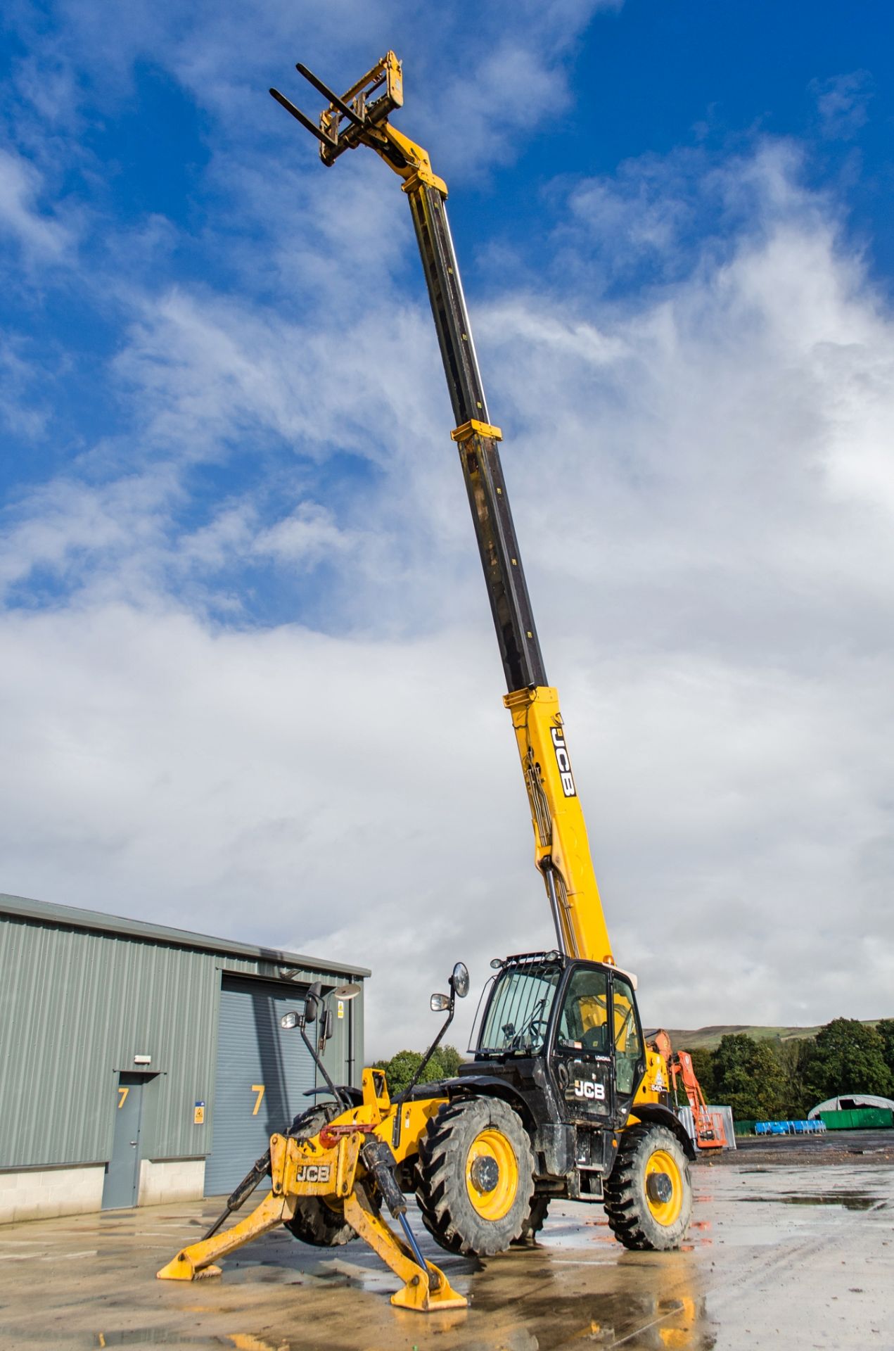 JCB 540-170 17 metre telescopic handler Year: 2016 S/N: 2356342 Recorded Hours: 5777 c/w sway - Image 9 of 23