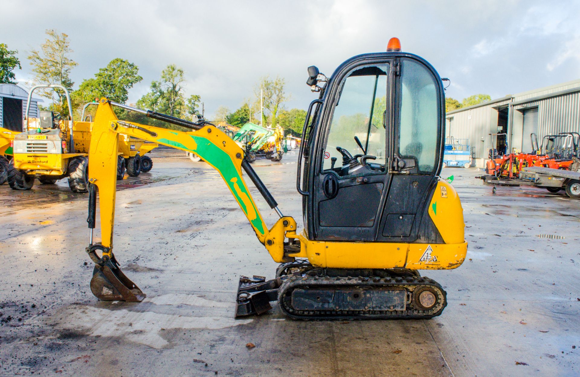 JCB 8018 CTS 1.8 tonne rubber tracked mini excavator  Year: 2016 S/N: 2497615 Recorded Hours: 1424 - Image 8 of 23