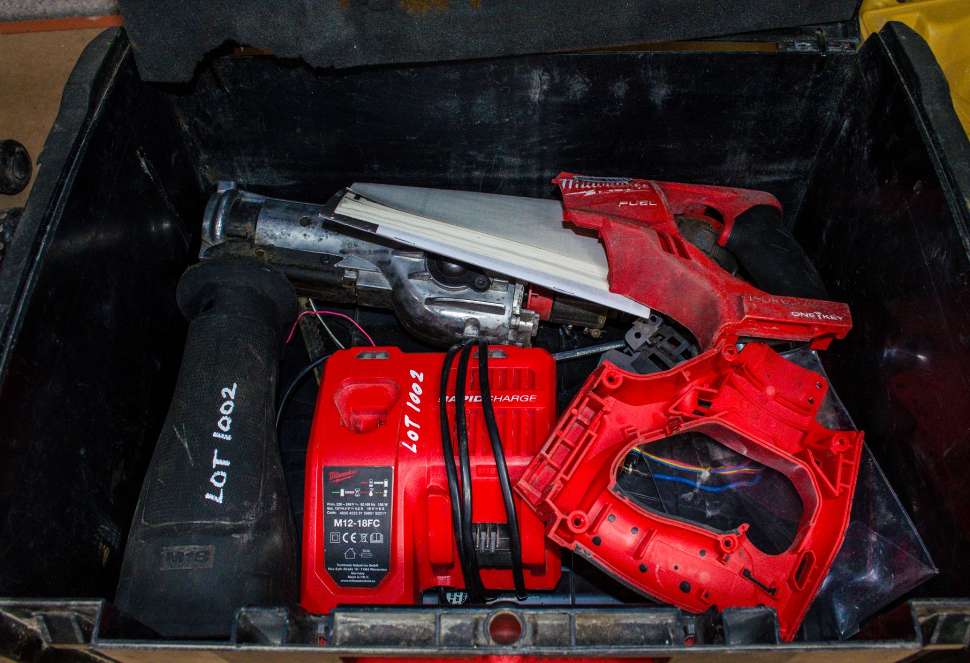 Milwaukee 18v cordless reciprocating saw for spares charger & carry case ** No battery **