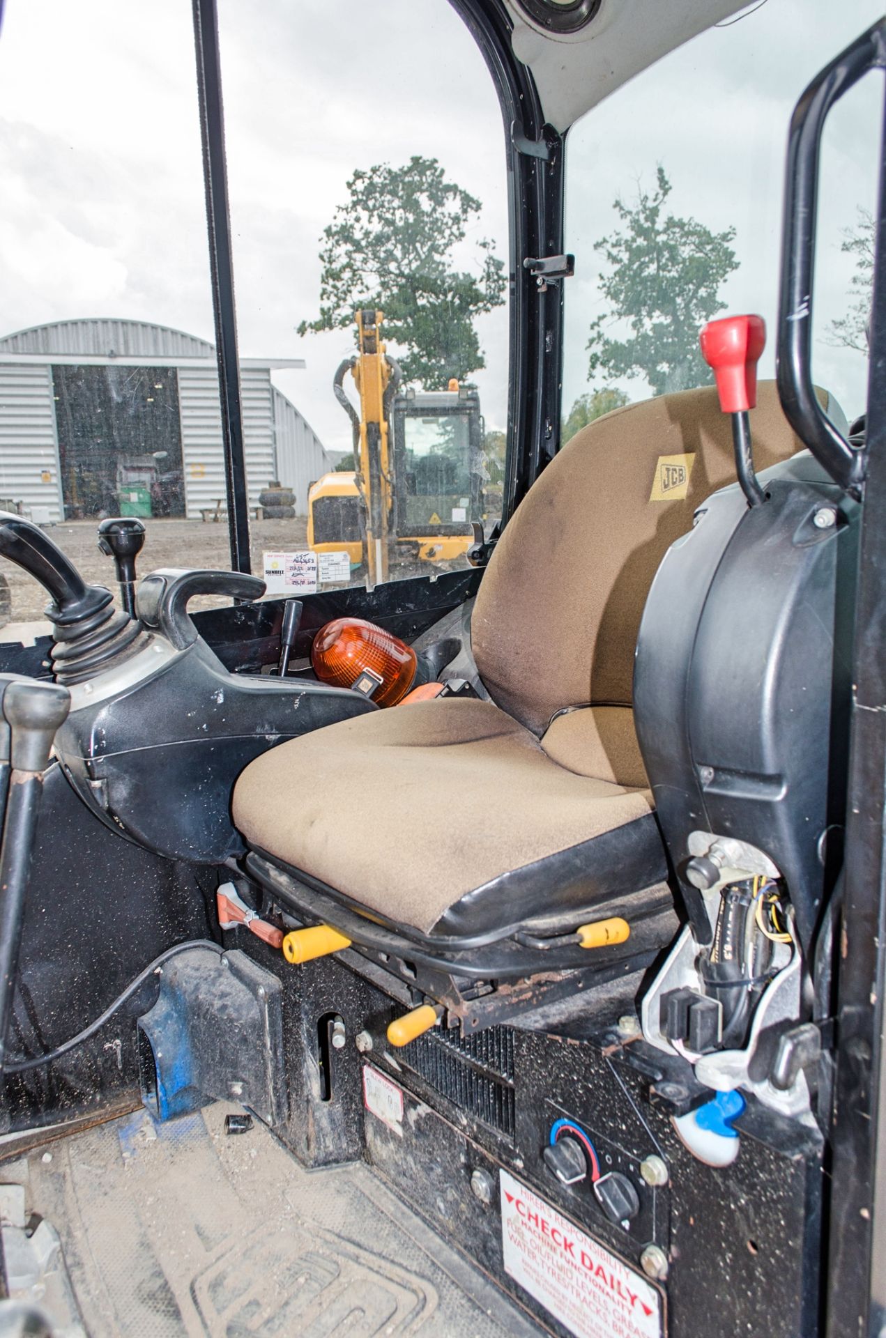 JCB 8025 ZTS 2.5 tonne zero tail swing rubber tracked mini excavator Year: 2013 S/N: 2226194 - Image 17 of 20