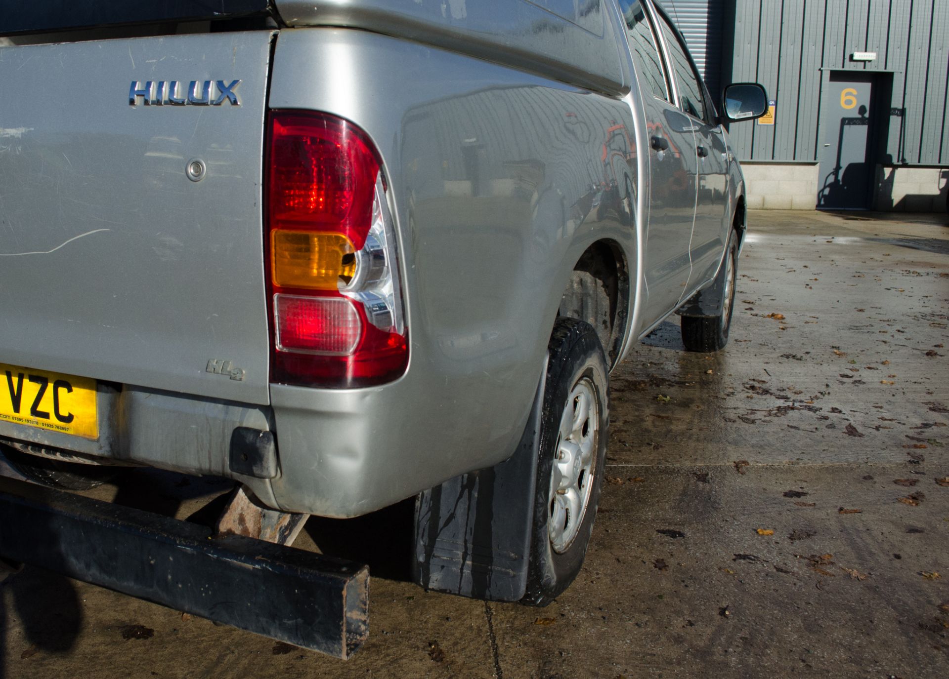 Toyota Hilux 2.5 D-4D 144 HL2 4wd double cab pick up Registration Number: R011 VZC Date of - Image 13 of 29