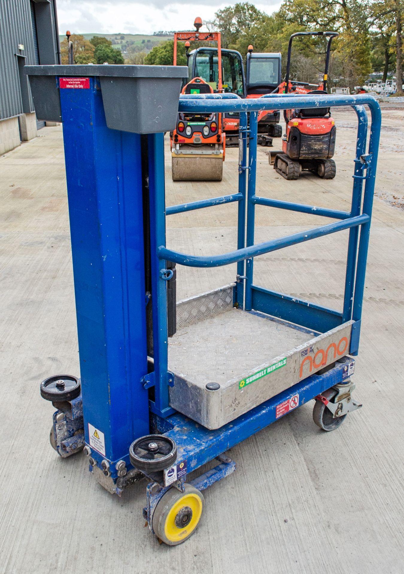 Power Tower Nano push around battery electric vertical mast access platform A725199 - Image 3 of 7