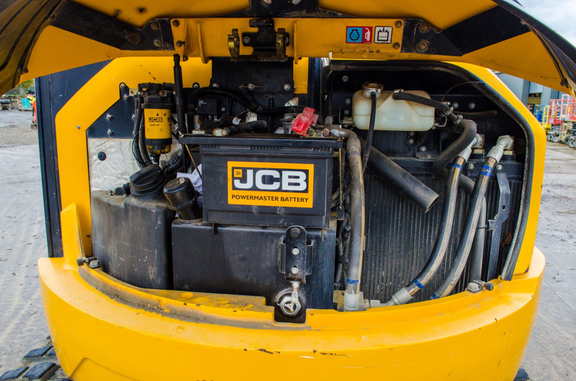 JCB 55z-1 5.5 tonne rubber tracked excavator Year: 2017 S/N: 1924832 Recorded Hours: 2424 piped, - Image 16 of 20