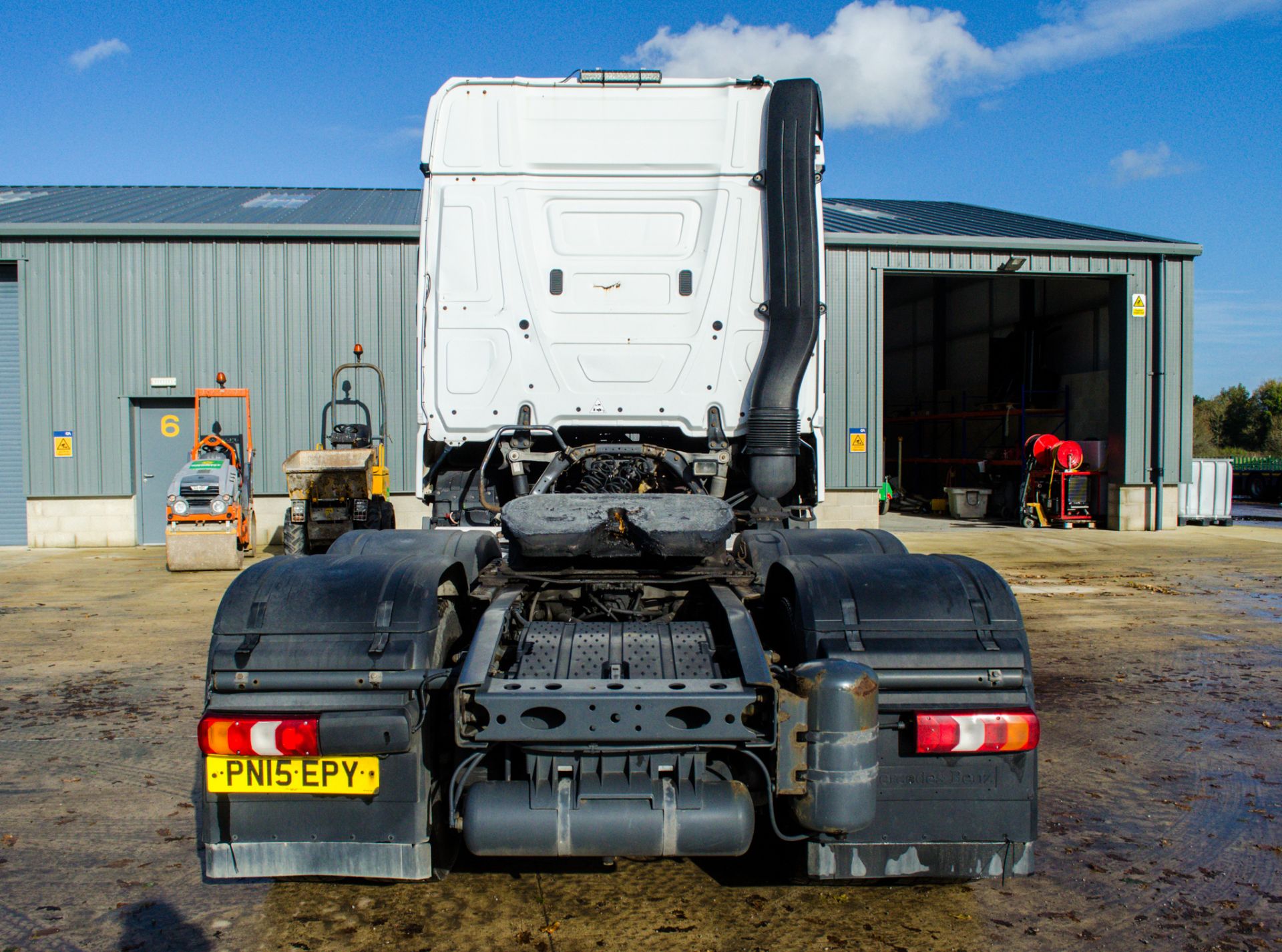 Mercedes Benz 2545 6x2 mid-lift tractor unit Registration Number: PNI5 EPY Date of Registration: - Image 6 of 22