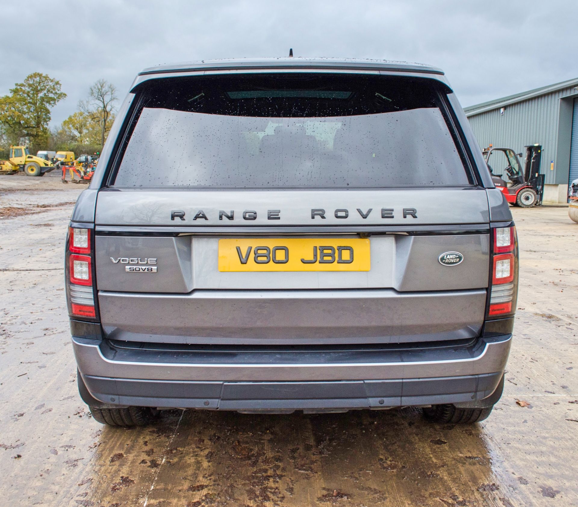 Range Rover Vogue 4.4 SDV8 4 wheel drive auto estate car Registration Number: V80 JBD Date of - Image 6 of 36