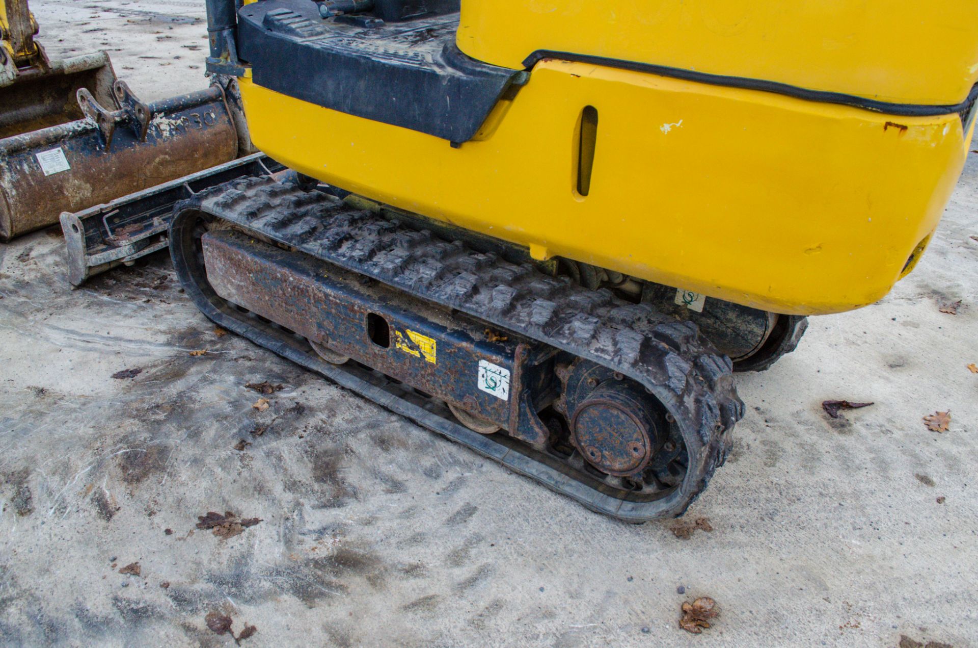 Komatsu PC09-1 1 tonne rubber tracked micro excavator Year: 2018 S/N: 15850 piped, blade expanding - Image 10 of 21