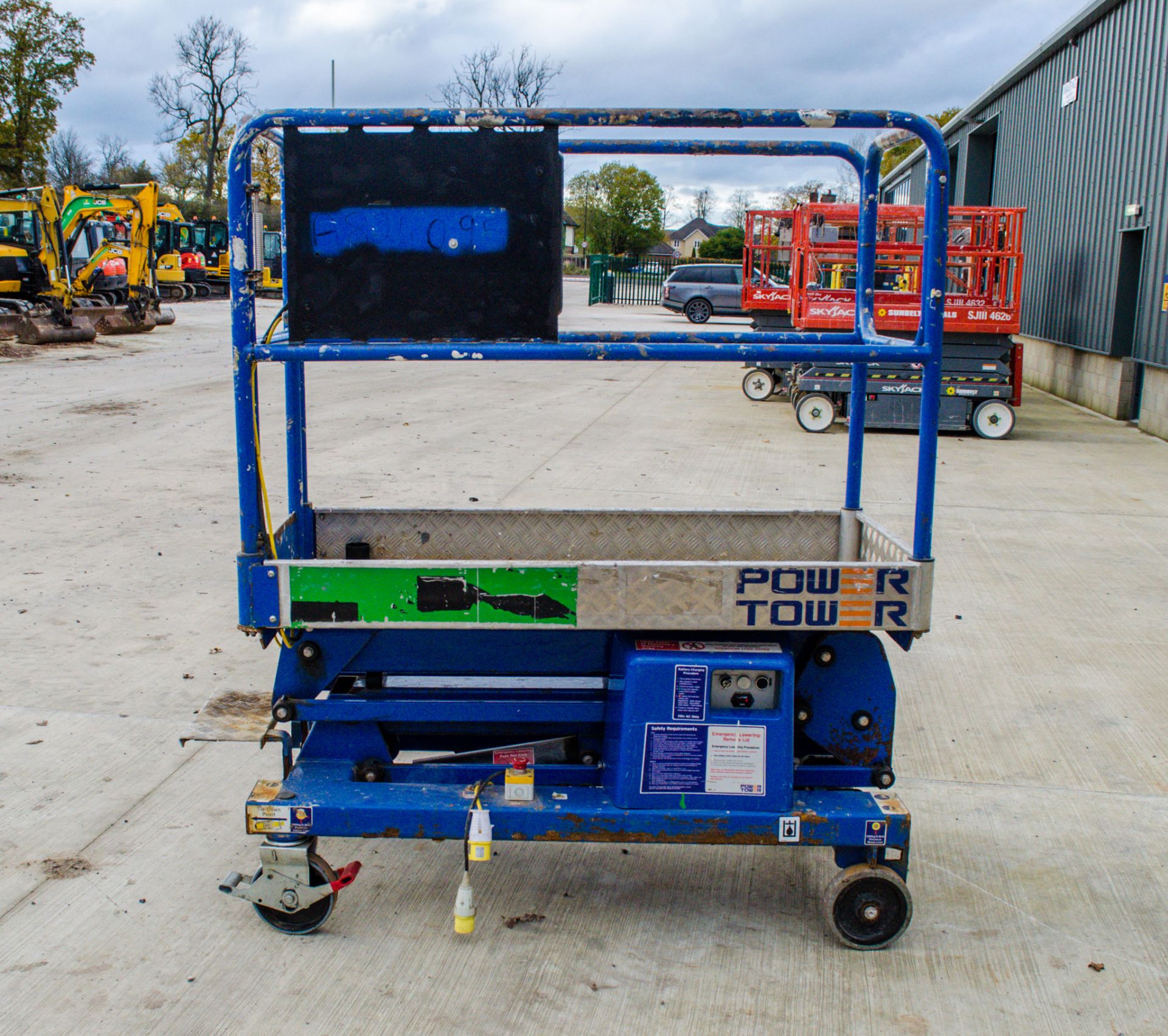 Power tower push around battery electric access platform Year: 2017 S/N: 34822817 A824095 - Image 12 of 18