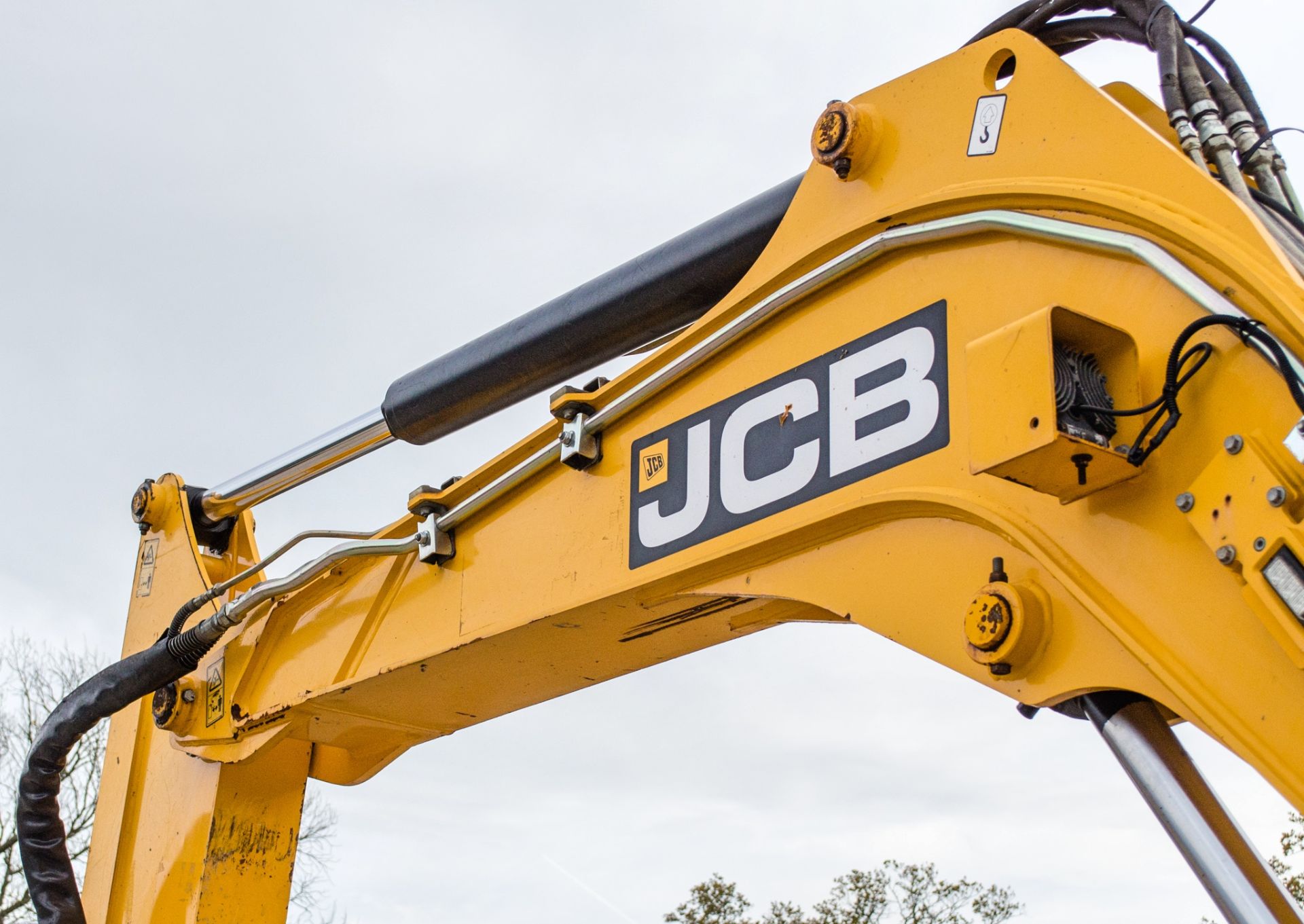 JCB 86C-1 Eco 8.5 tonne rubber tracked excavator Year: 2015 S/N: 2249986 Recorded Hours: 3918 blade, - Image 16 of 23