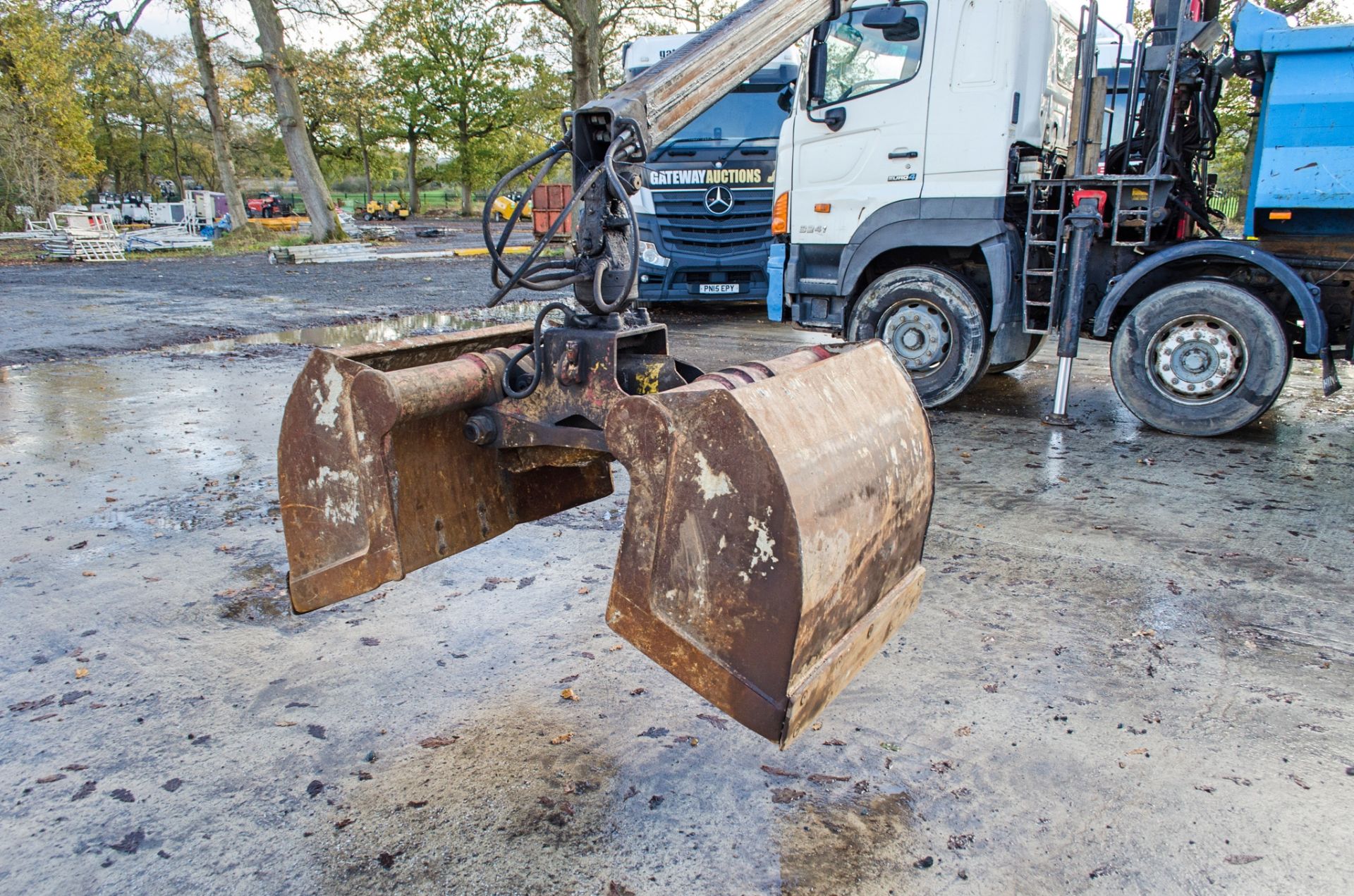 Hino 3241 32 tonne 8 wheel grab/tipper lorry Registration Number: MM08 MUK Date of Registration: - Image 18 of 29