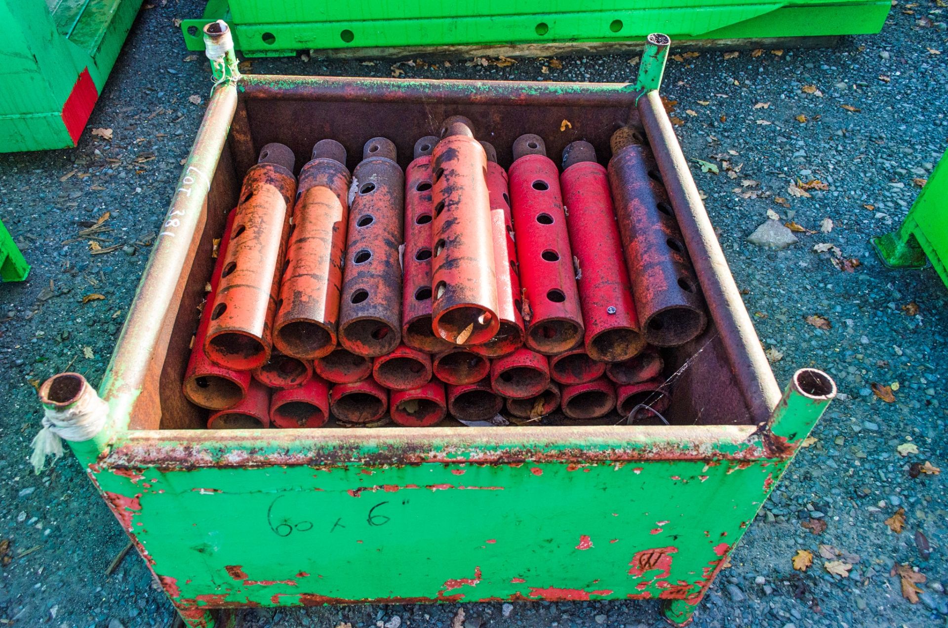 Stillage of trench box struts