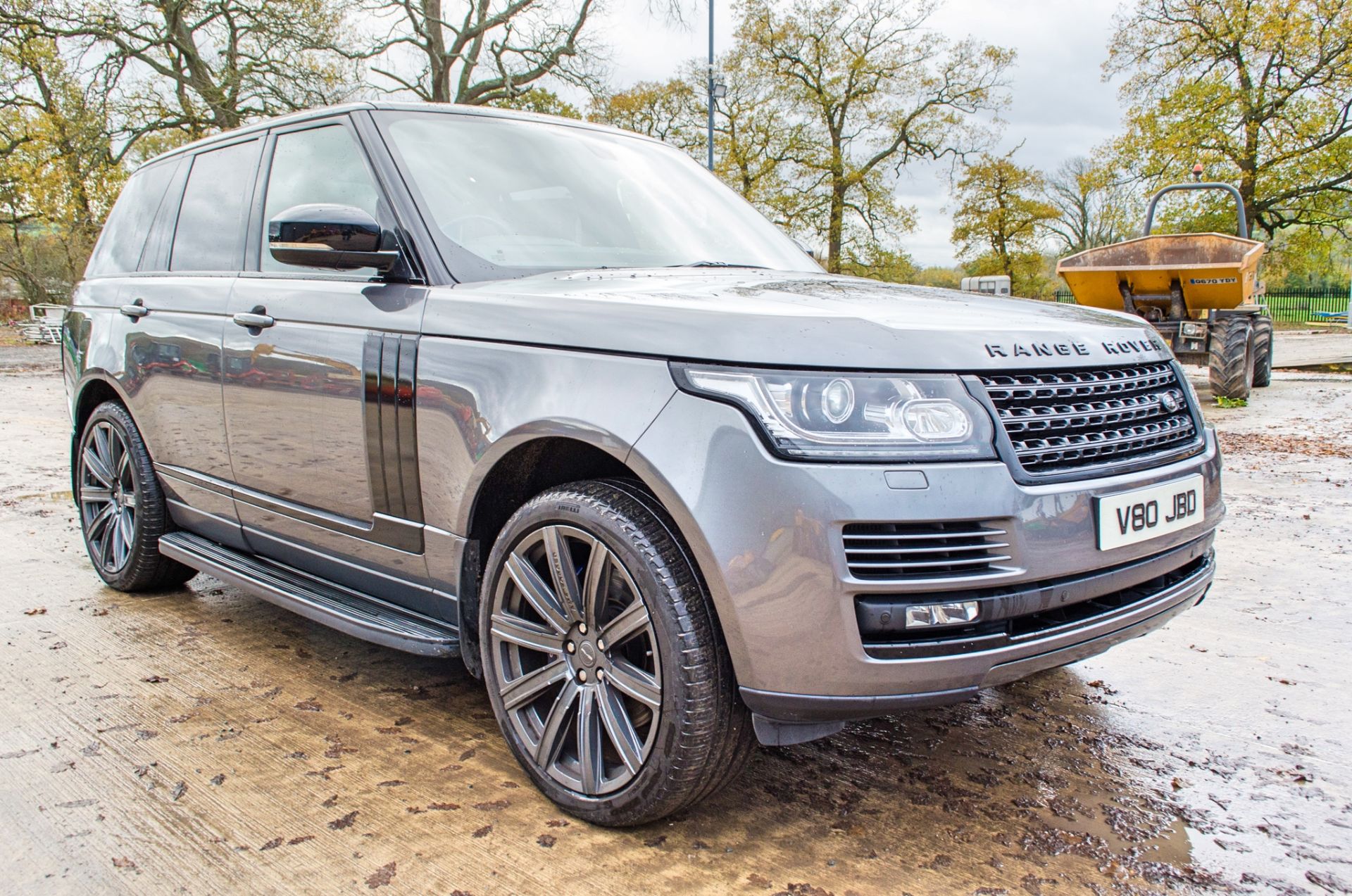 Range Rover Vogue 4.4 SDV8 4 wheel drive auto estate car Registration Number: V80 JBD Date of - Image 2 of 36