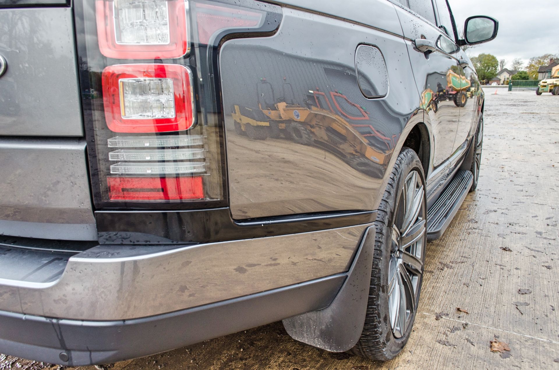 Range Rover Vogue 4.4 SDV8 4 wheel drive auto estate car Registration Number: V80 JBD Date of - Image 12 of 36