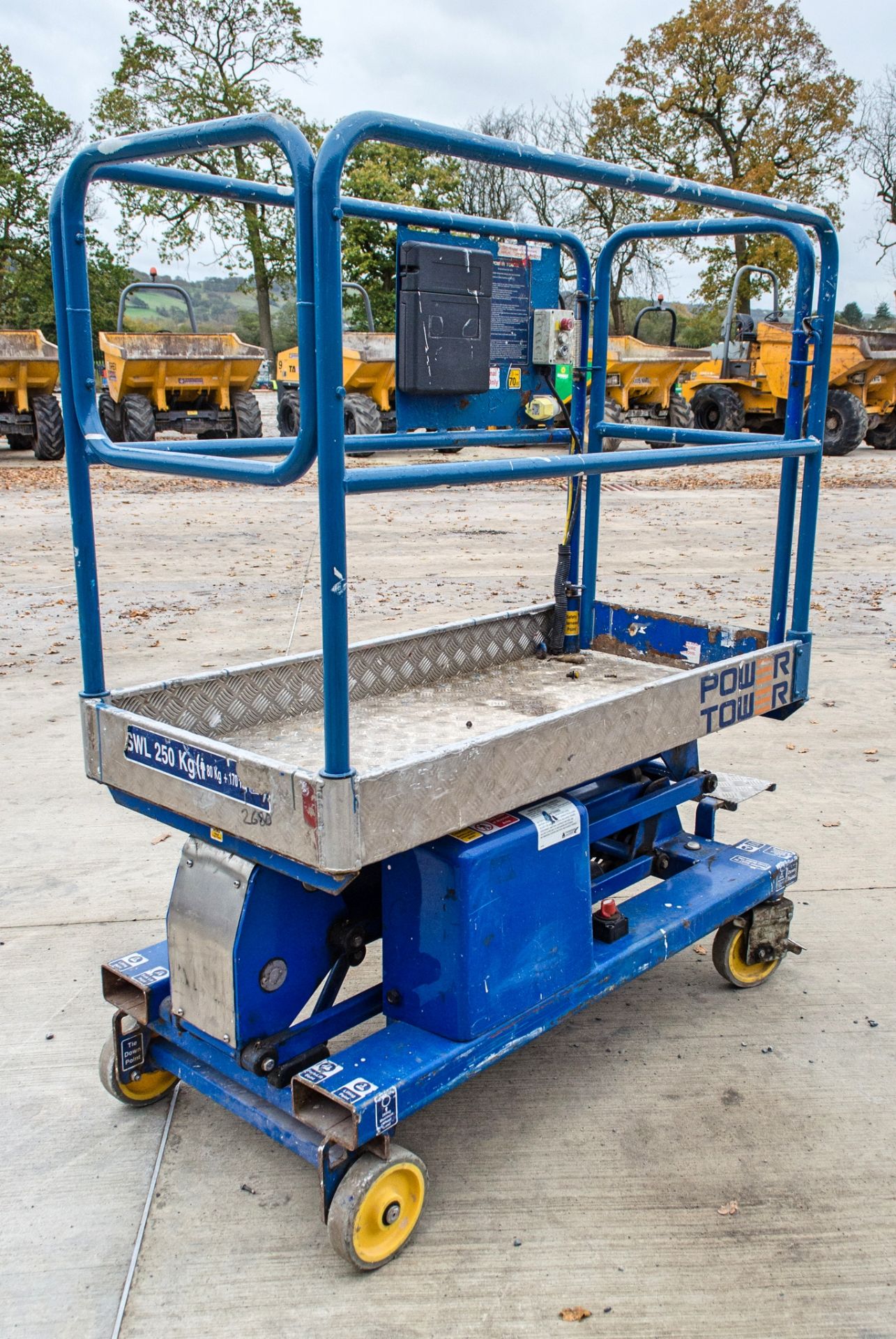 Power Tower push around battery electric access platform Year: 2016 S/N: 25770915A A667199 - Image 3 of 6