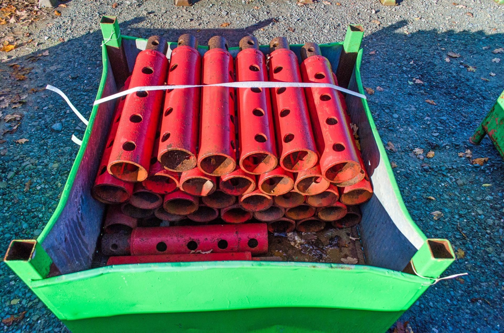 Stillage of trench box struts