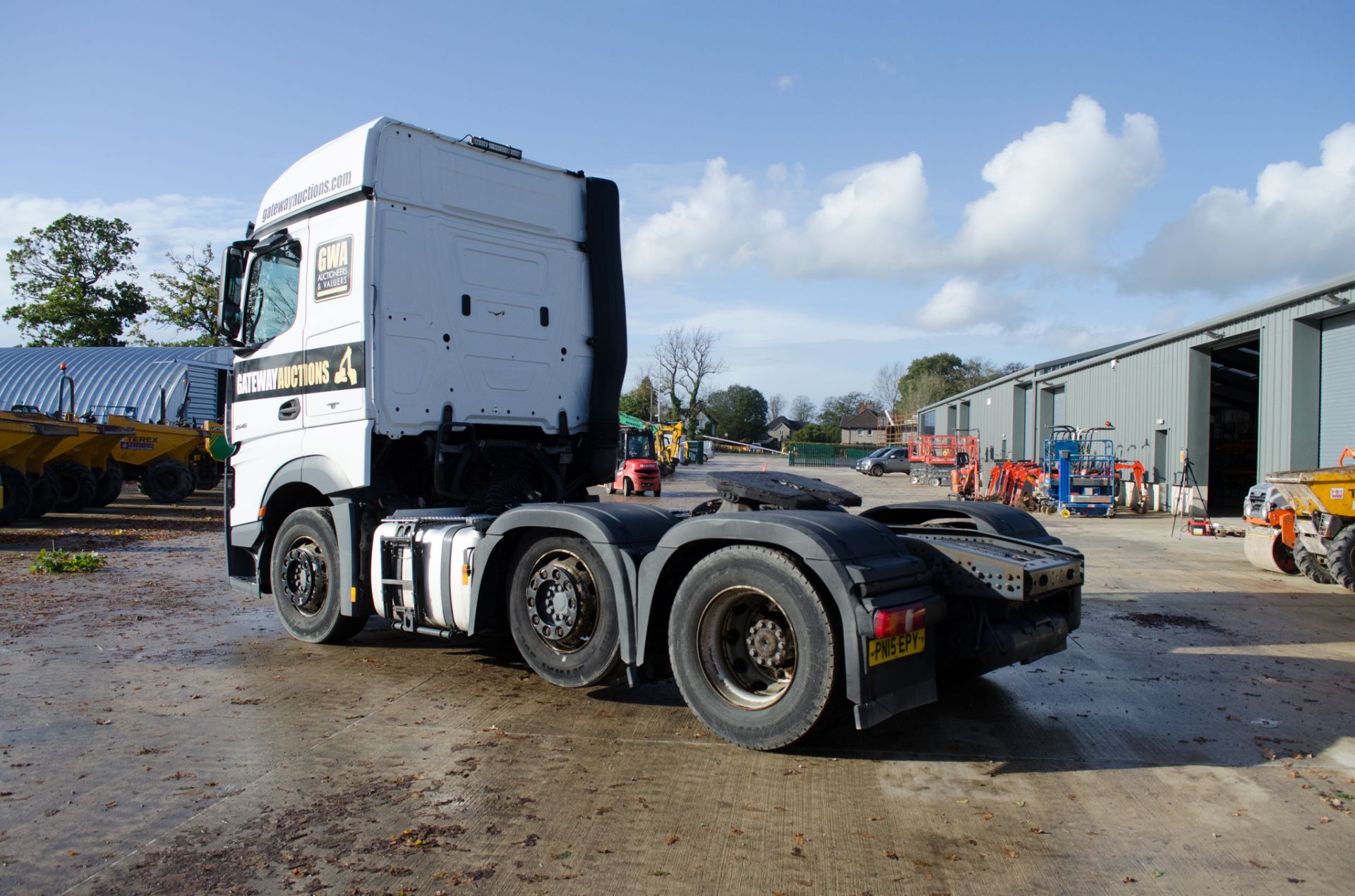 Mercedes Benz 2545 6x2 mid-lift tractor unit Registration Number: PNI5 EPY Date of Registration: - Image 3 of 22