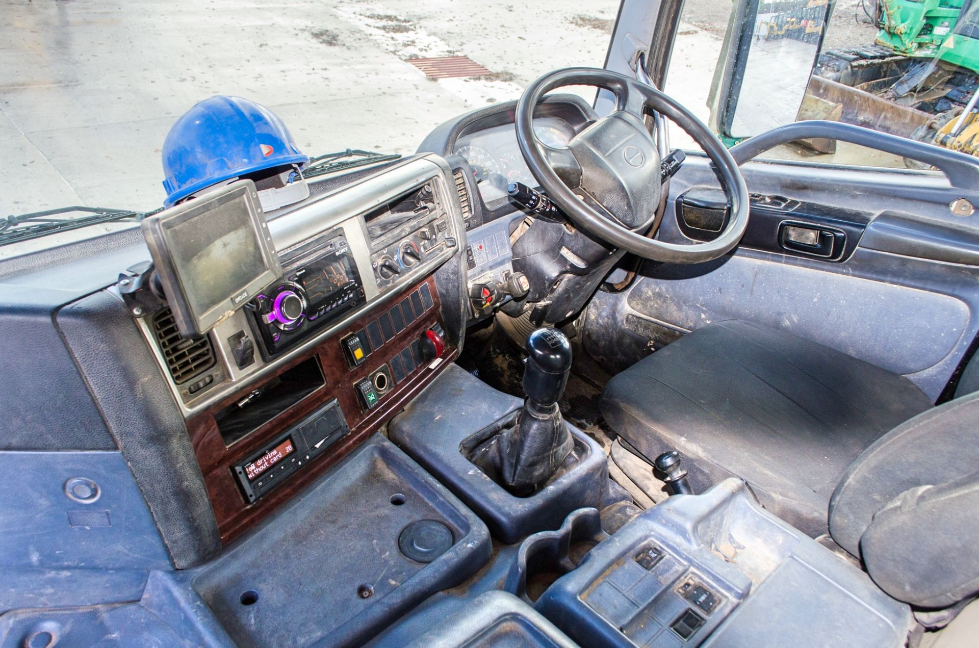 Hino 3241 32 tonne 8 wheel grab/tipper lorry Registration Number: MM08 MUK Date of Registration: - Image 26 of 29