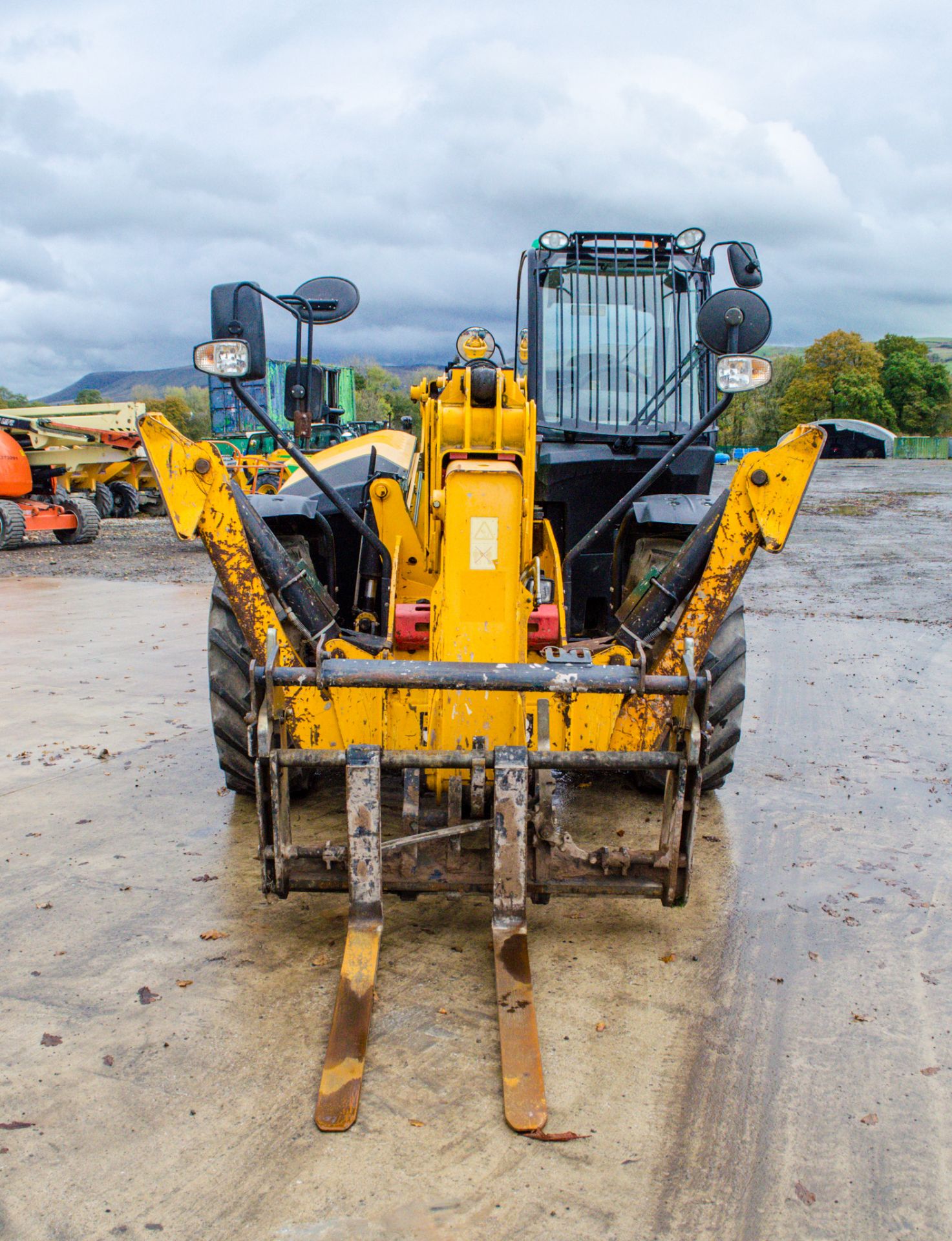 JCB 540-170 17 metre telescopic handler Year: 2014 S/N: 2342096 Recorded Hours: 4066 c/w front and - Image 5 of 23