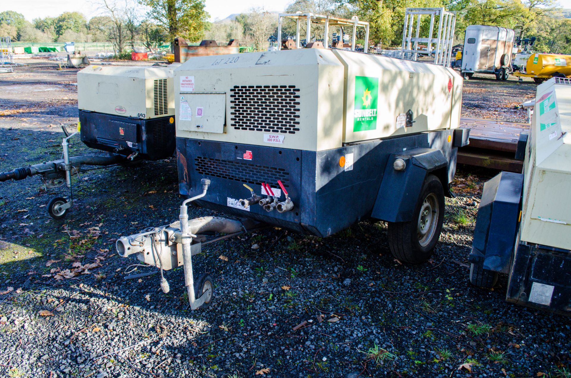 Doosan 7/72 diesel driven fast tow air compressor Year: 2014 S/N: 542114 Recorded hours: 6797