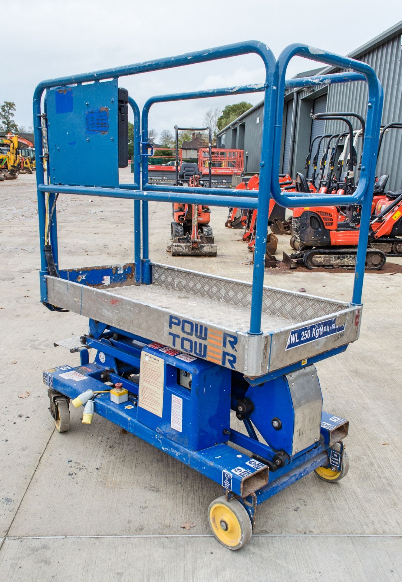 Power Tower push around battery electric access platform Year: 2016 S/N: 25770915A A667199 - Image 2 of 6