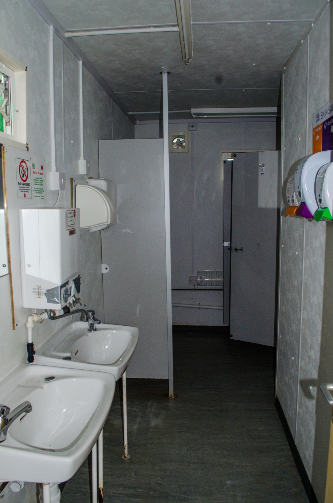 32 ft x 10 ft steel anti-vandal jack leg toilet site unit  Comprising of: Gents toilet (2 - urinals, - Image 7 of 13