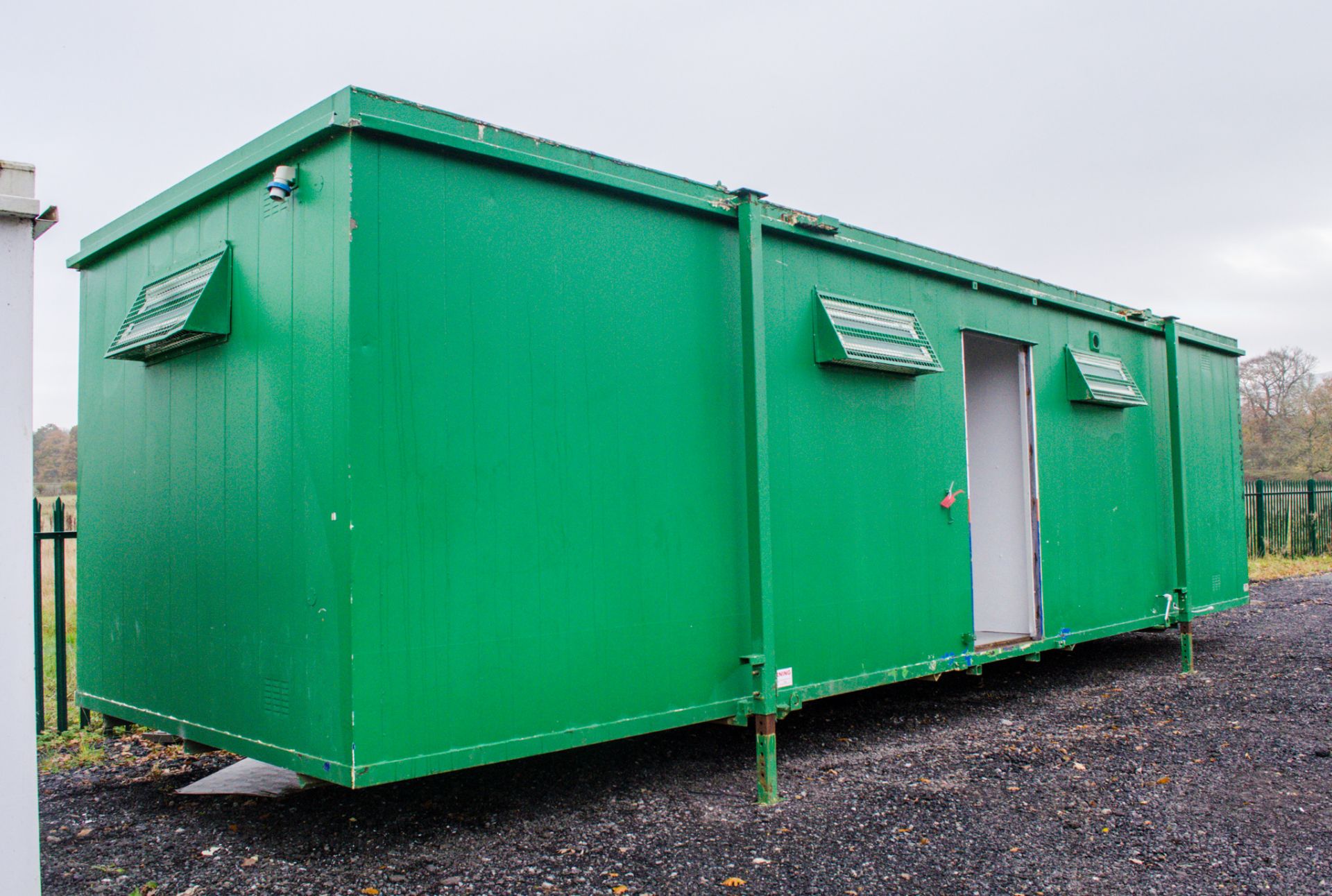 32 ft x 10 ft steel anti-vandal jack leg toilet site unit  Comprising of: Gents toilet (2 - urinals,