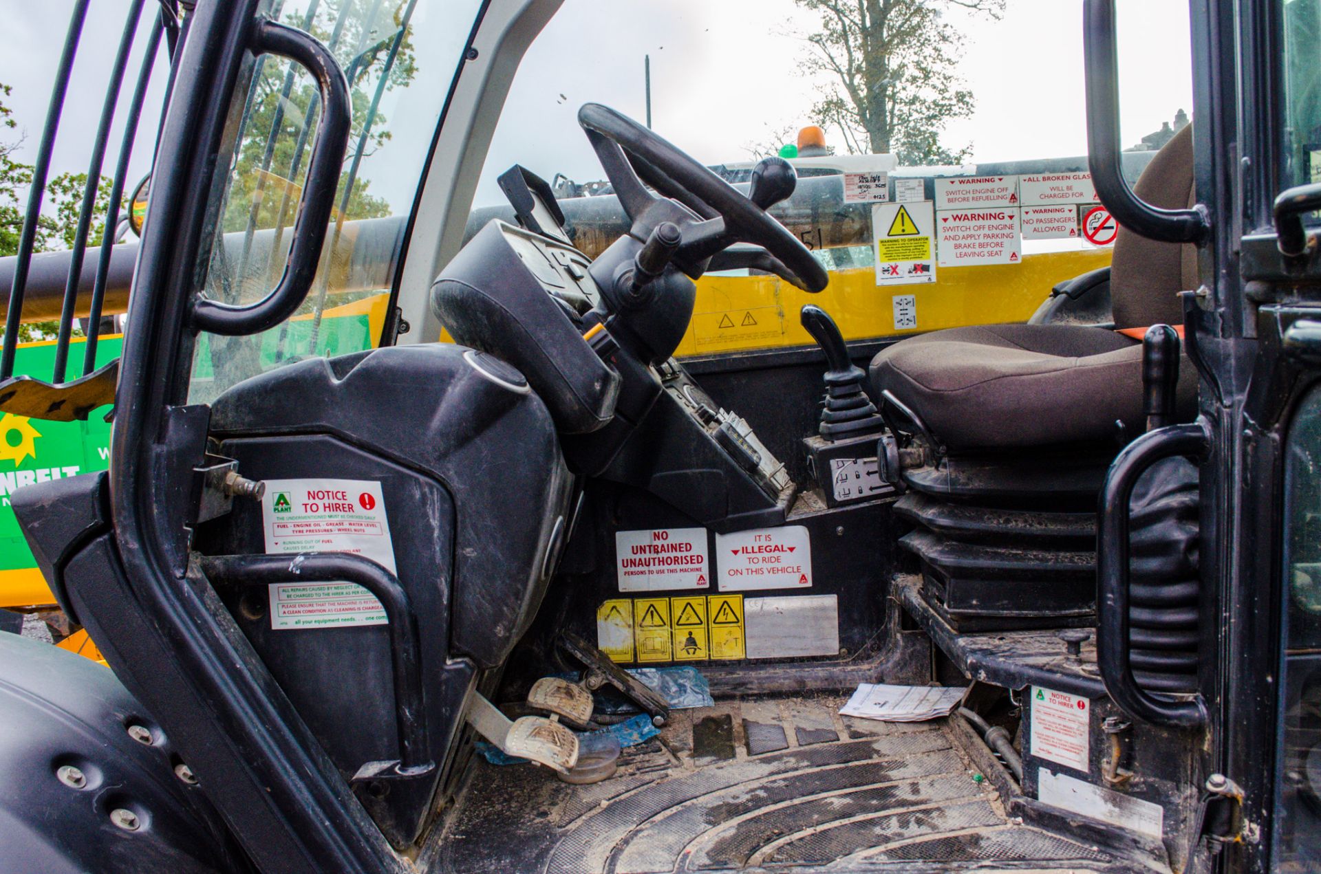 JCB 540-170 17 metre telescopic handler Year: 2014 S/N: 2342096 Recorded Hours: 4066 c/w front and - Image 22 of 23