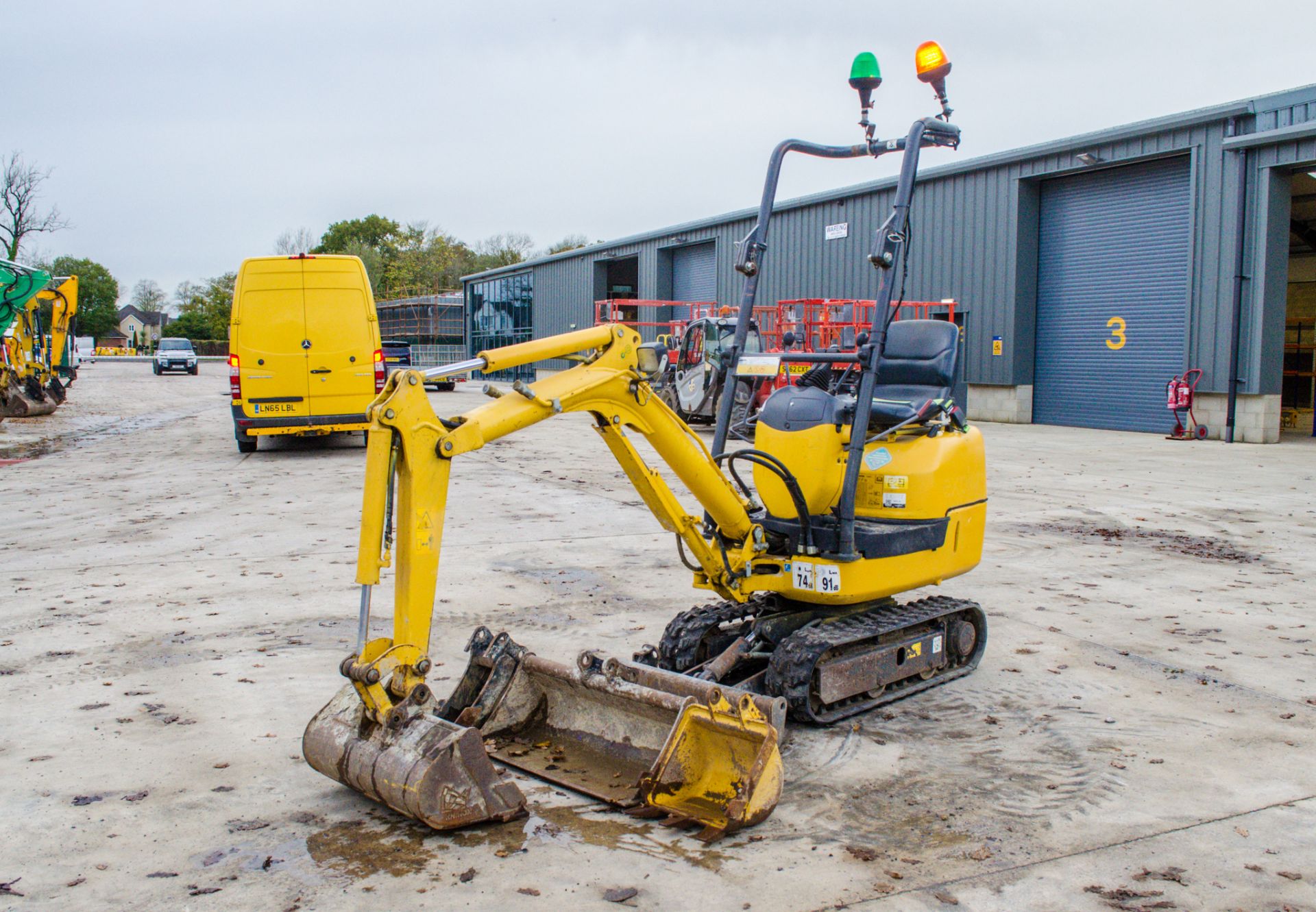 Komatsu PC09-1 1 tonne rubber tracked micro excavator Year: 2018 S/N: 15850 piped, blade expanding