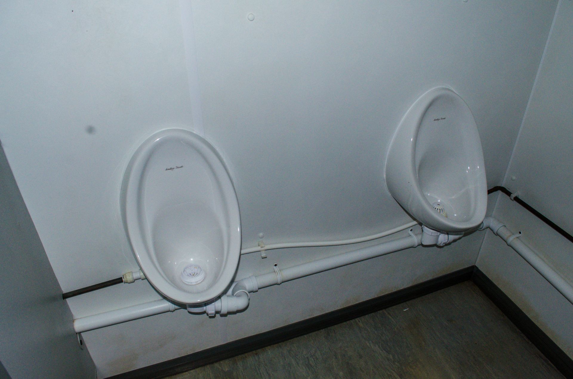 32 ft x 10 ft steel anti-vandal jack leg toilet site unit  Comprising of: Gents toilet (2 - urinals, - Image 9 of 13