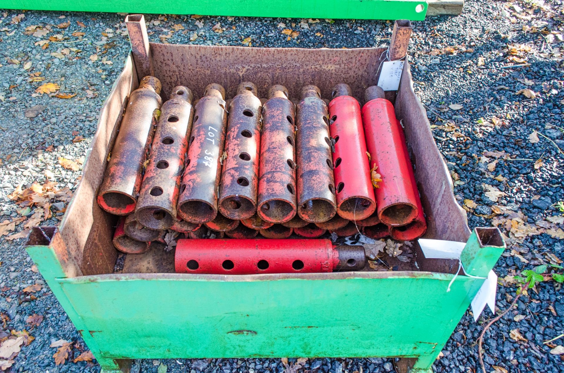 Stillage of trench box struts