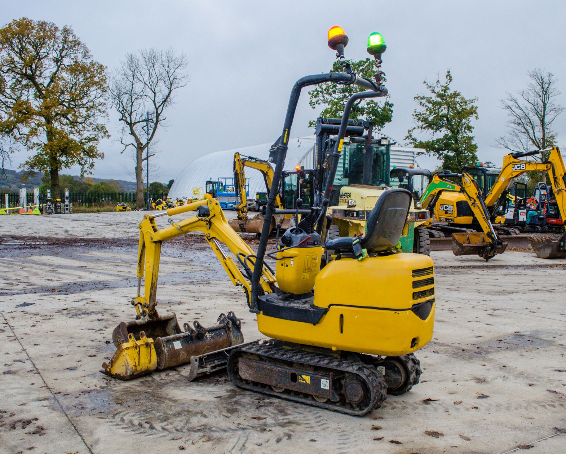 Komatsu PC09-1 1 tonne rubber tracked micro excavator Year: 2018 S/N: 15850 piped, blade expanding - Image 4 of 21